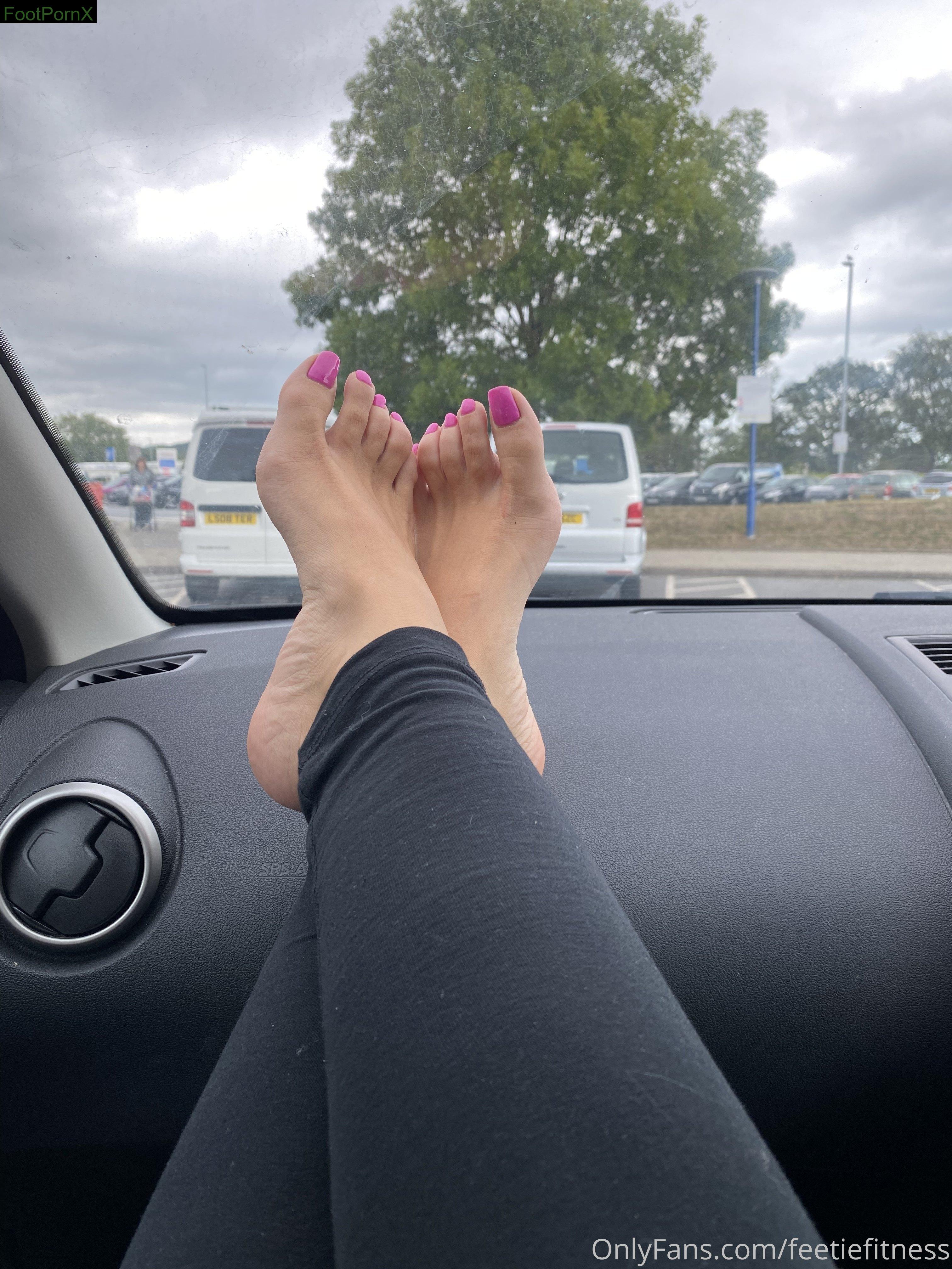 goddesssuzie26 feet photo 1