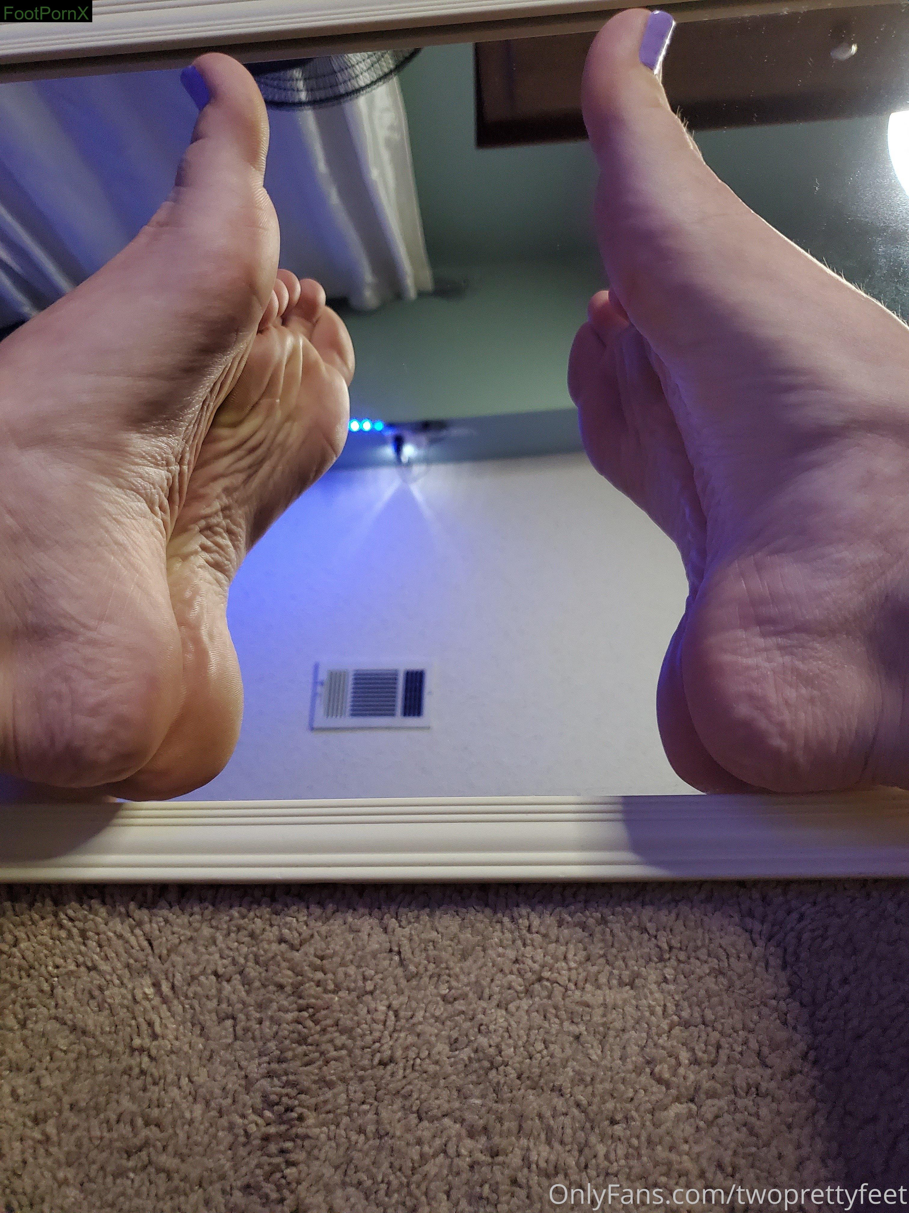 twoprettyfeet feet photo 1