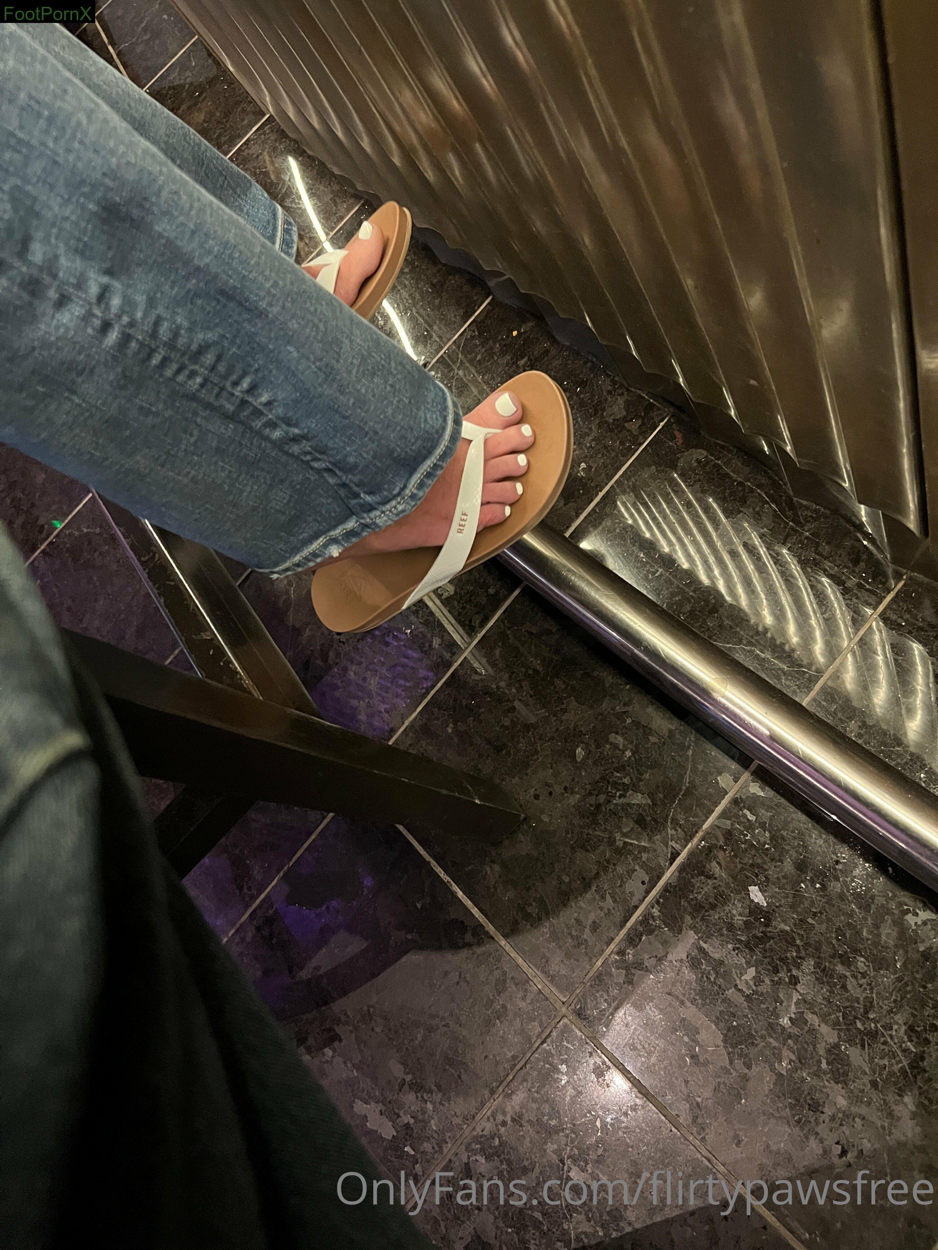 flirtypawsfree feet photo 3