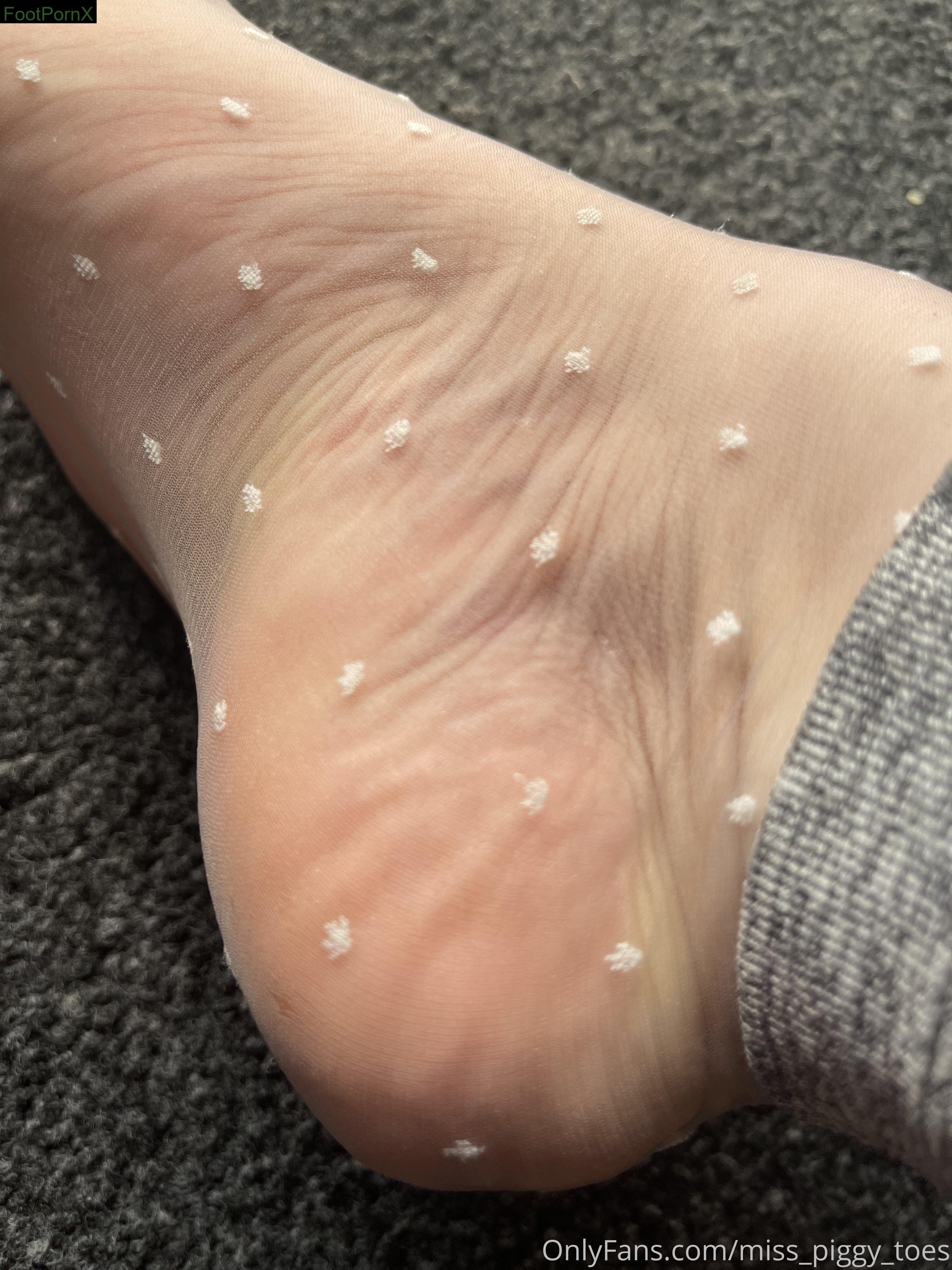 miss_piggy_toes feet photo 23
