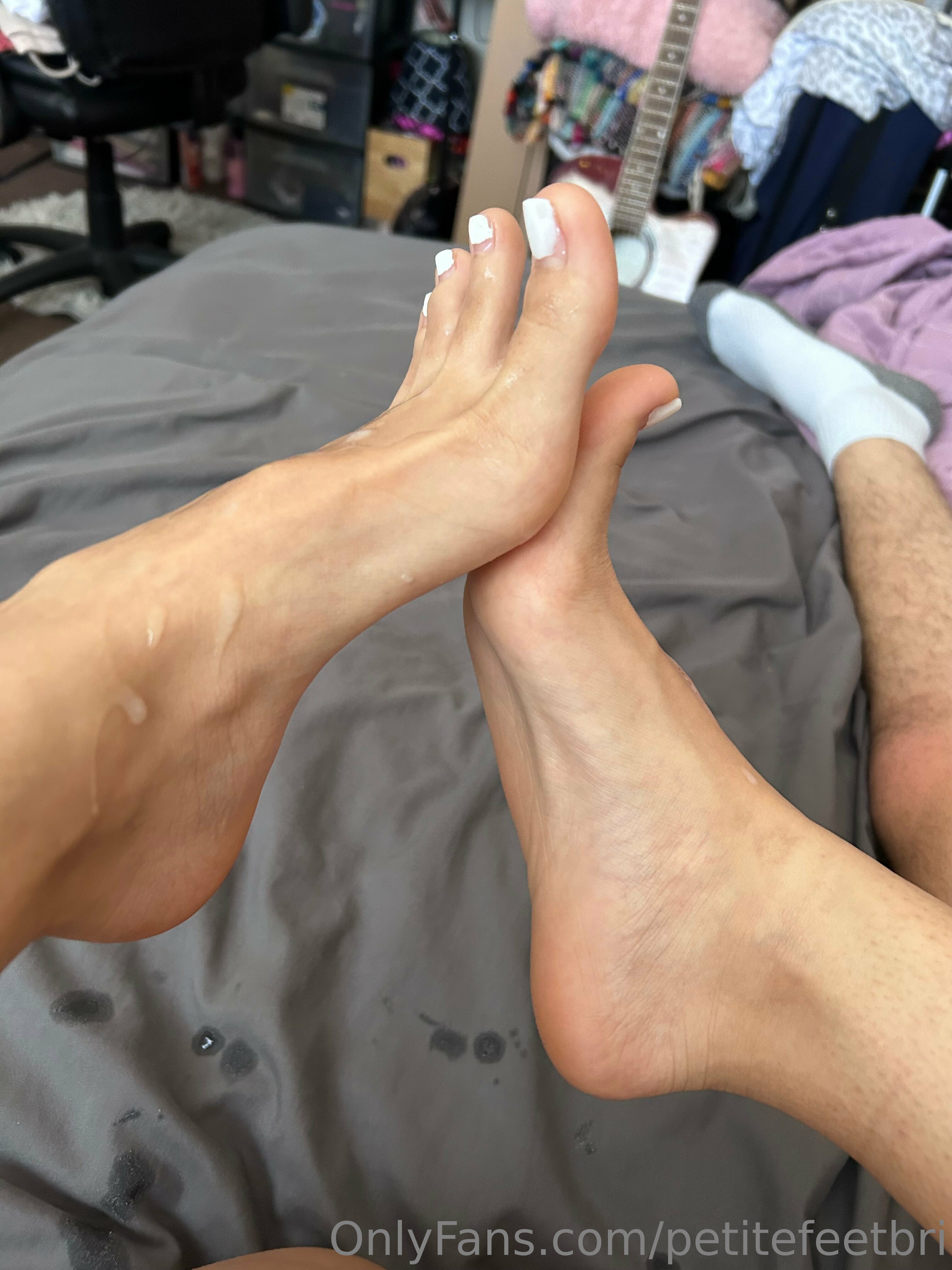 petitefeetbri feet photo 16