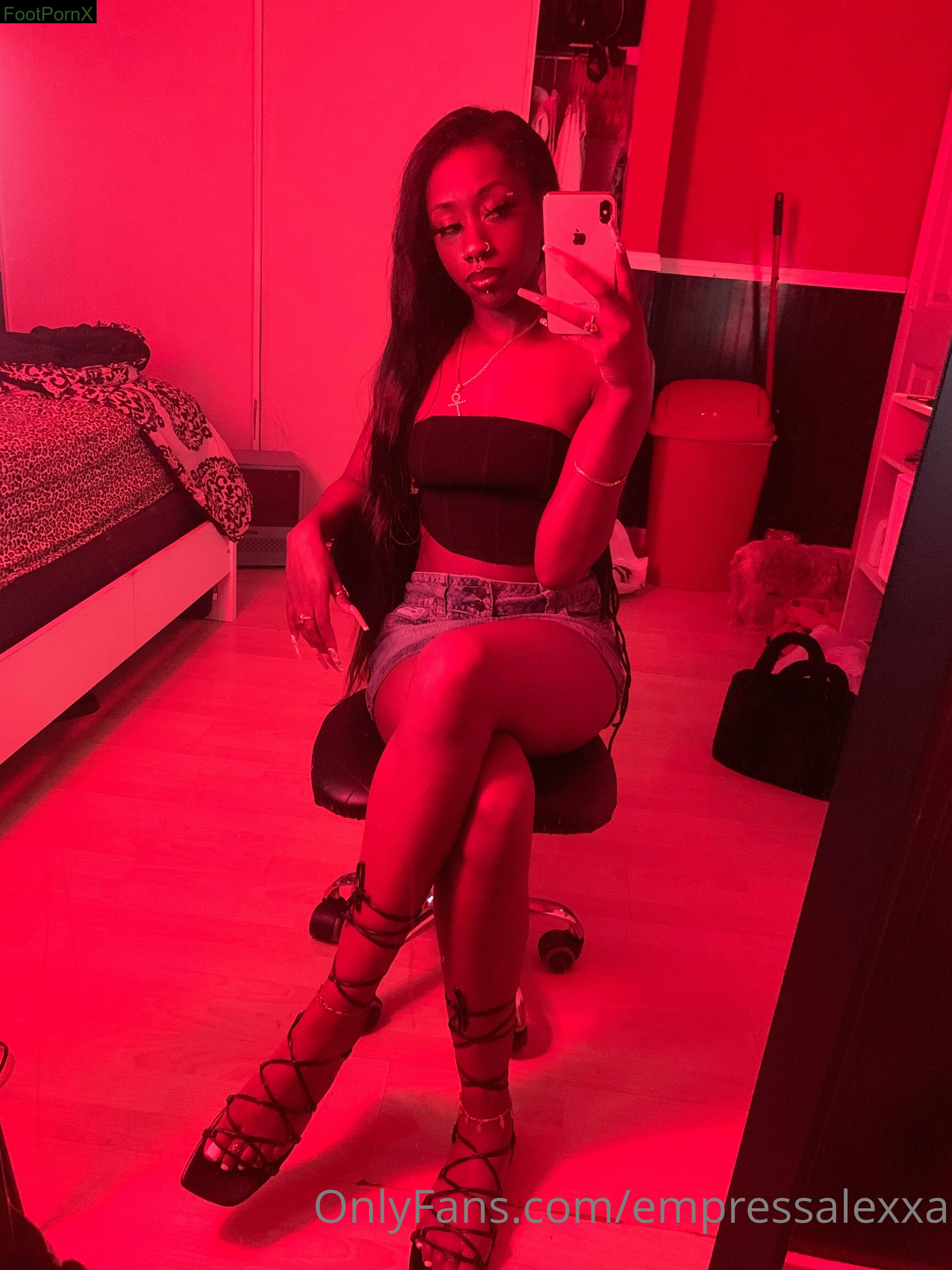 empressalexxa feet photo 3