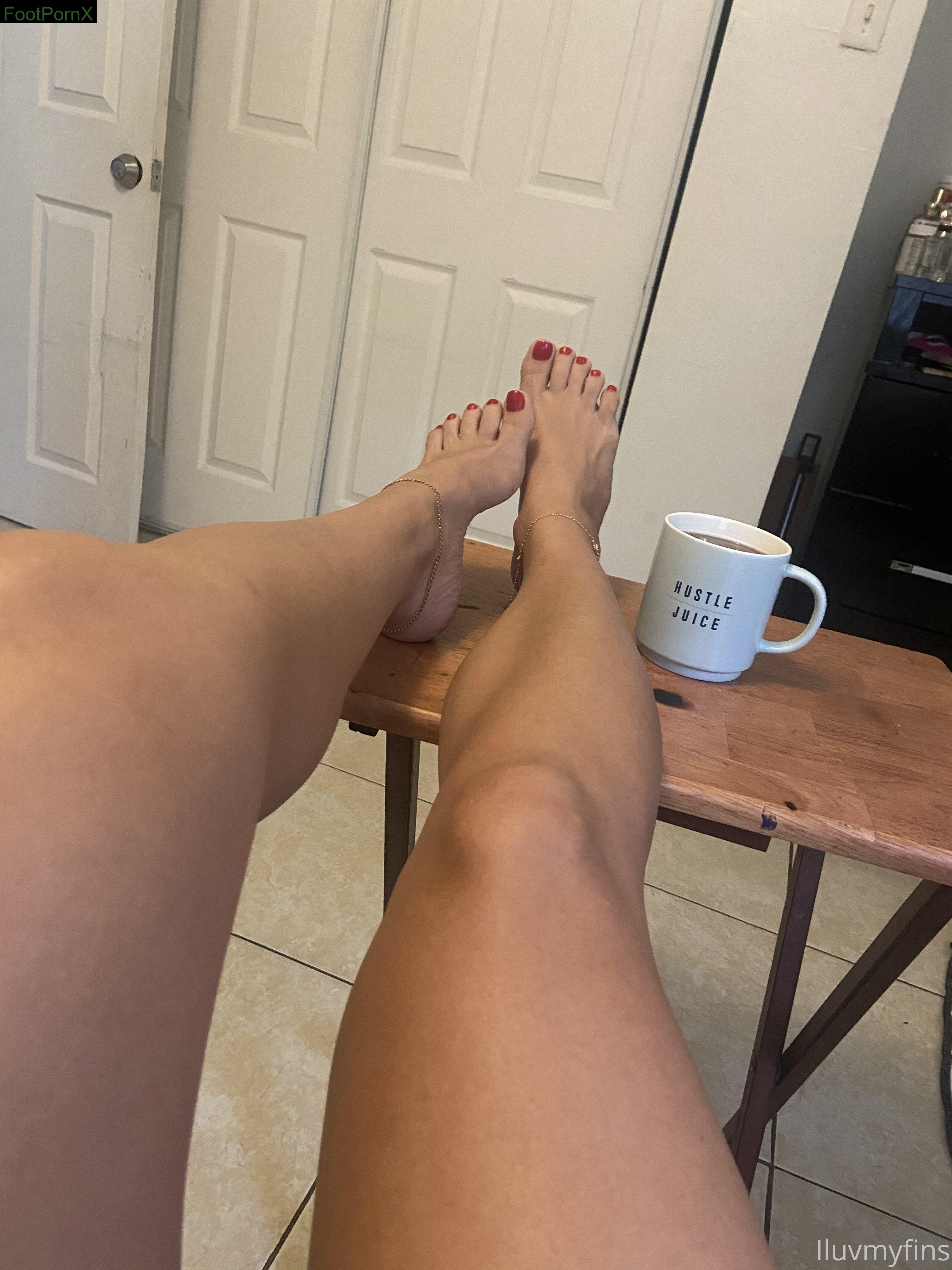 iluvmyfins feet photo 6