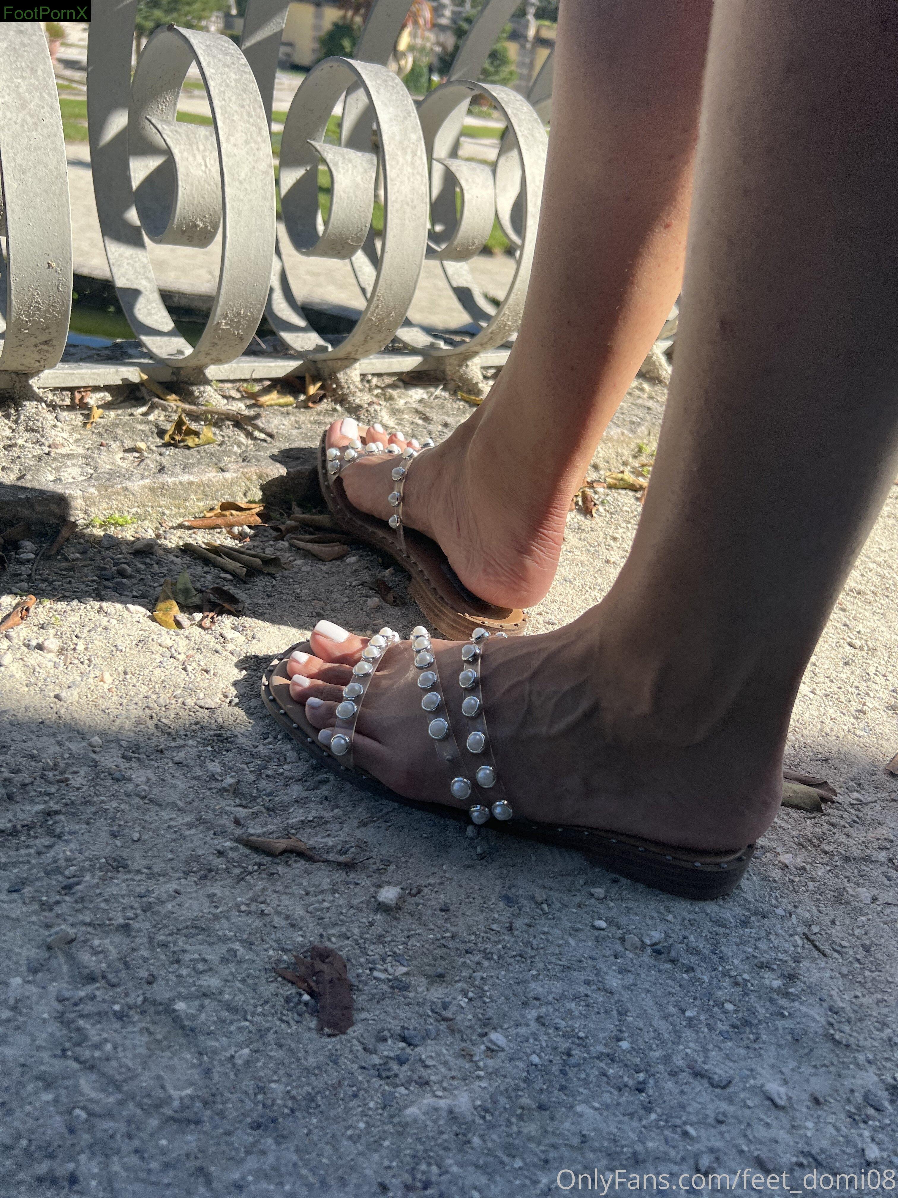 feet_domi08 feet photo 4