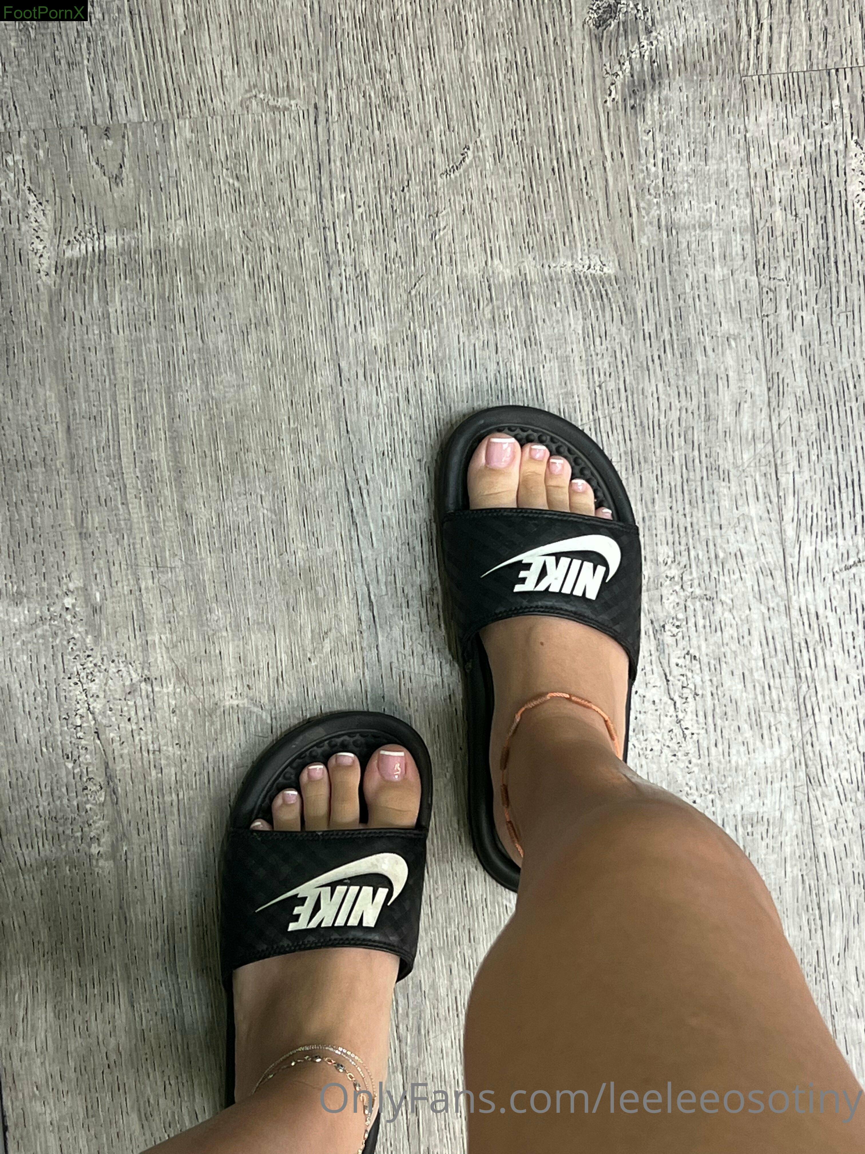 leeleeosotiny feet photo 2