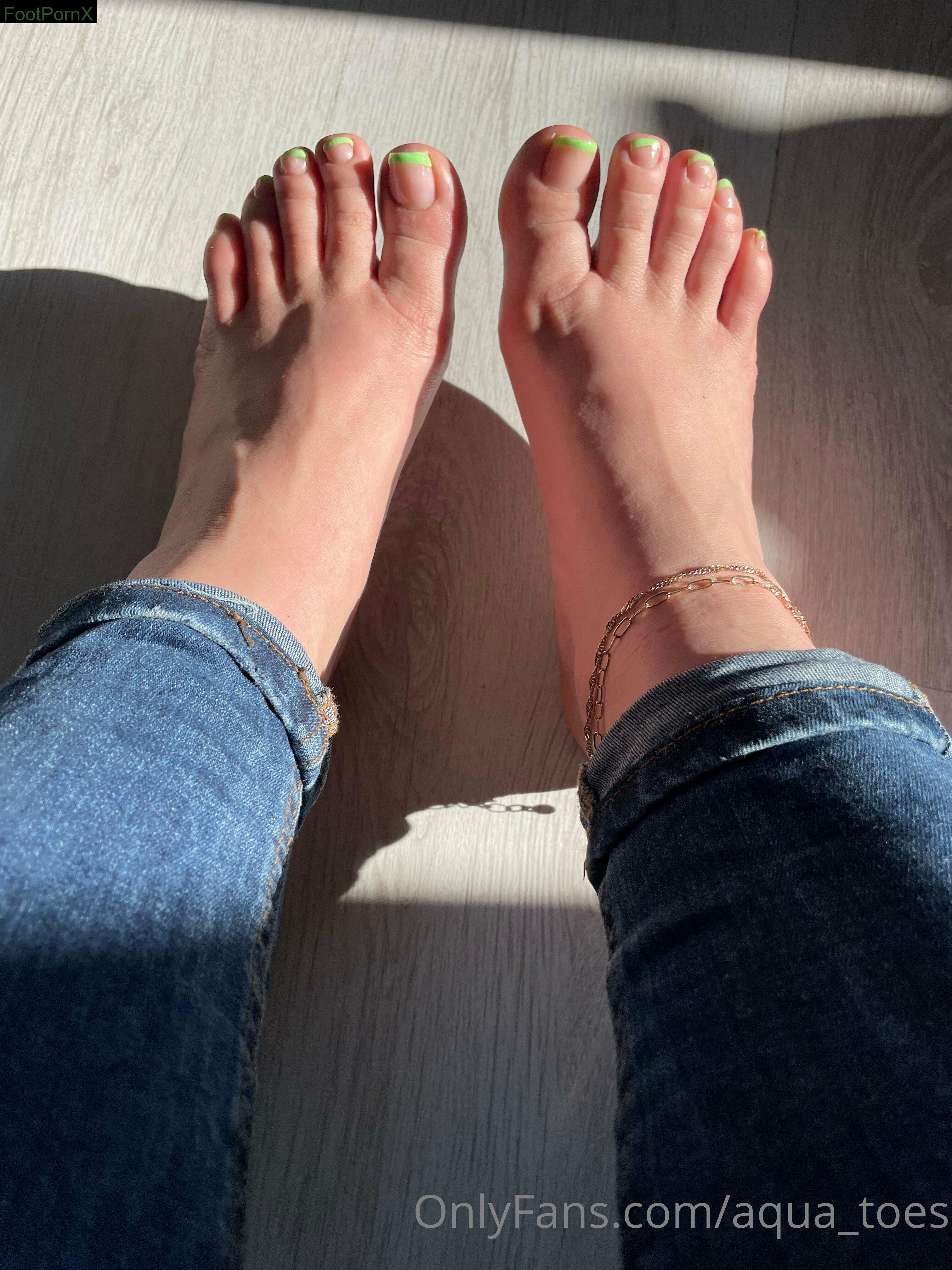 aqua_toes feet photo 4
