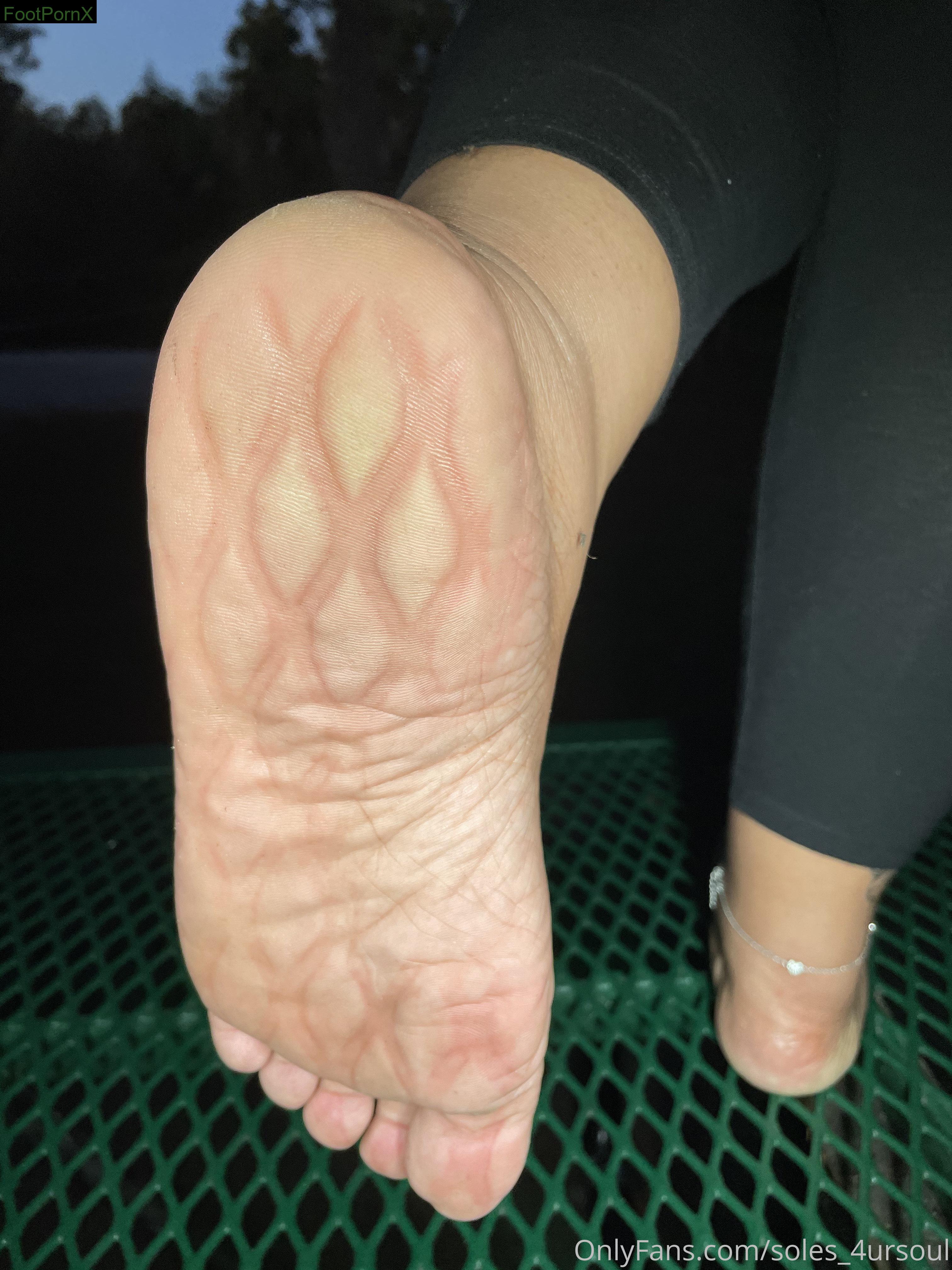 soles_4ursoul feet photo 4