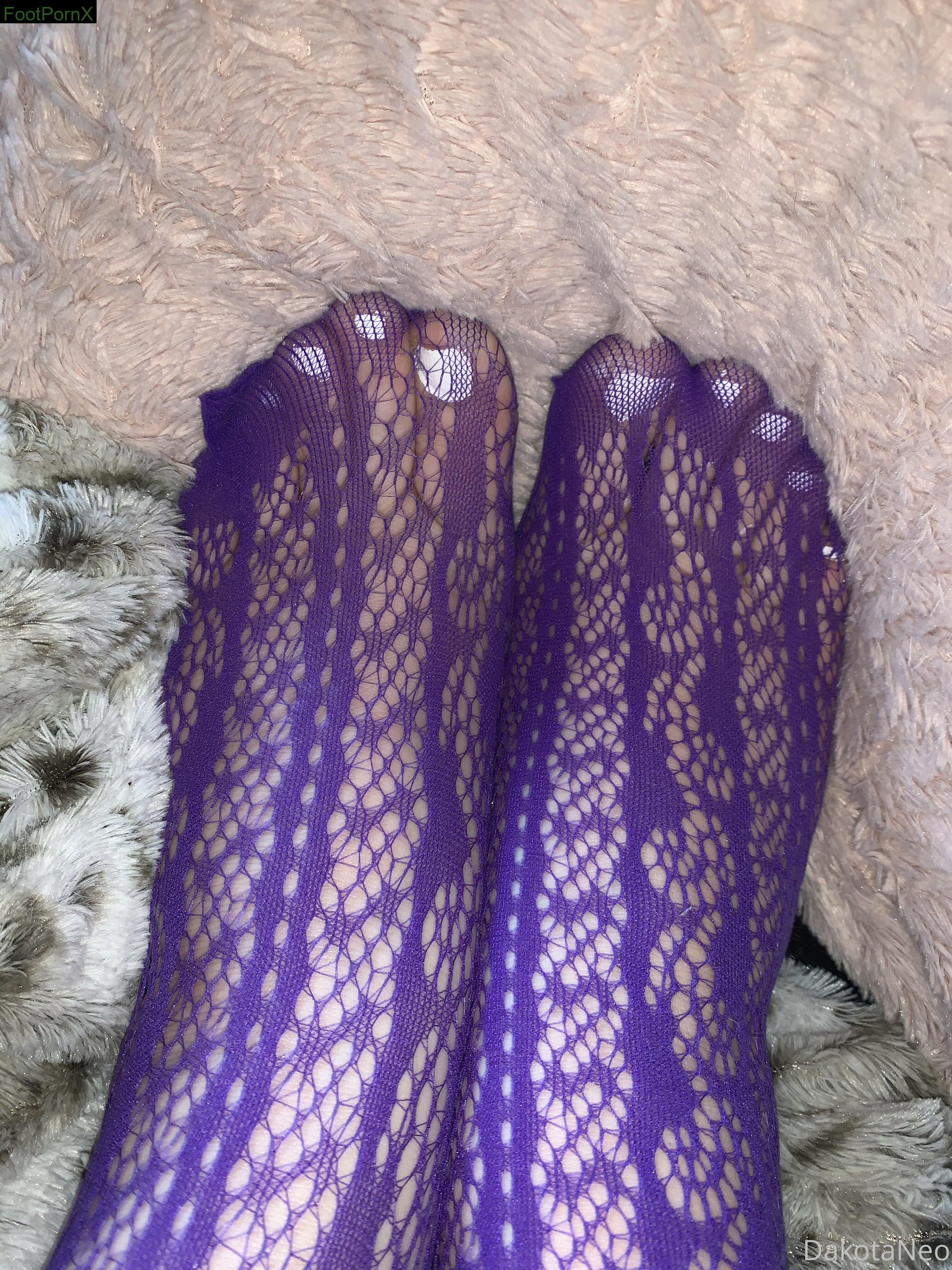 dakotaneo feet photo 19
