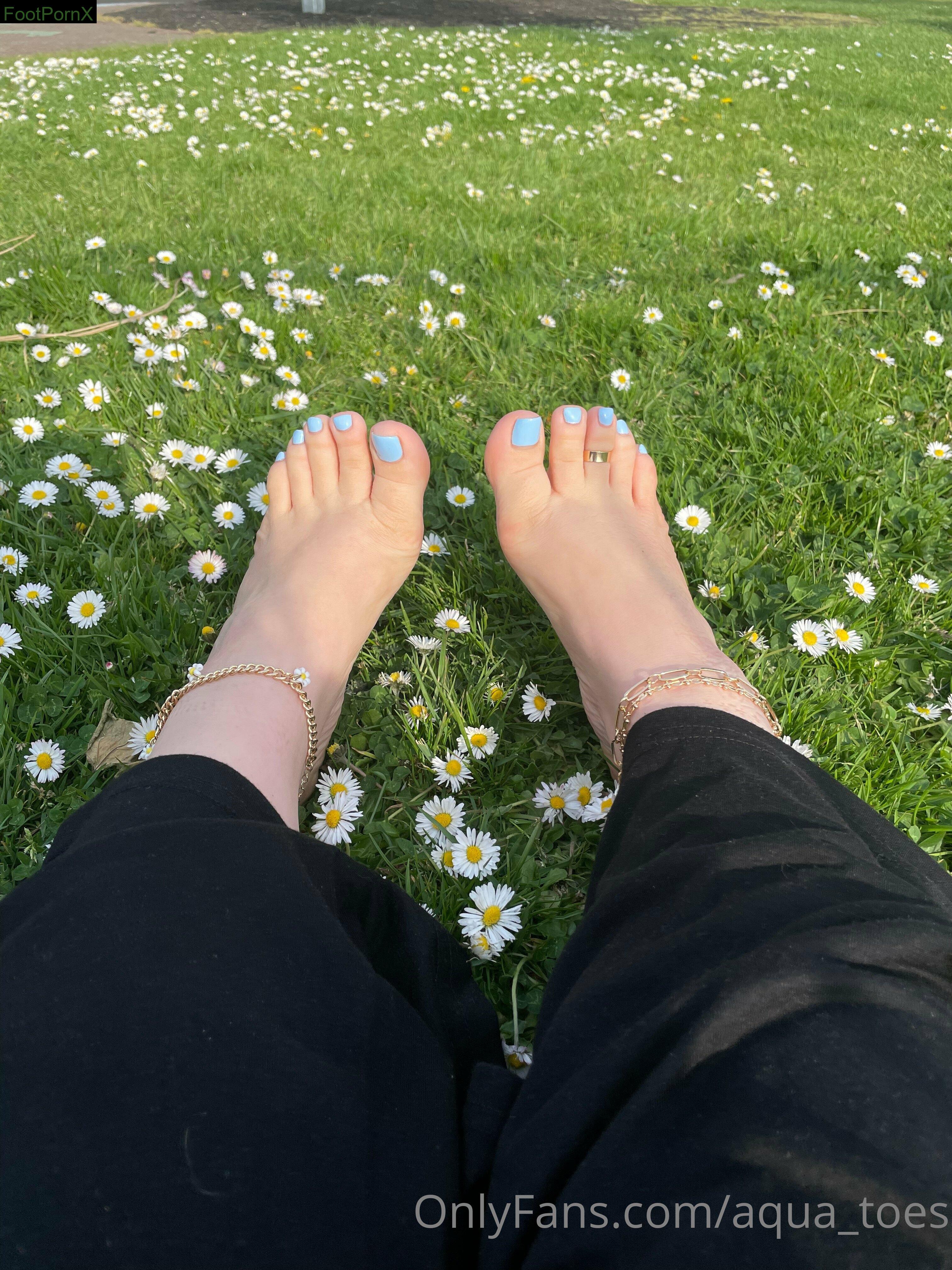 aqua_toes feet photo 3