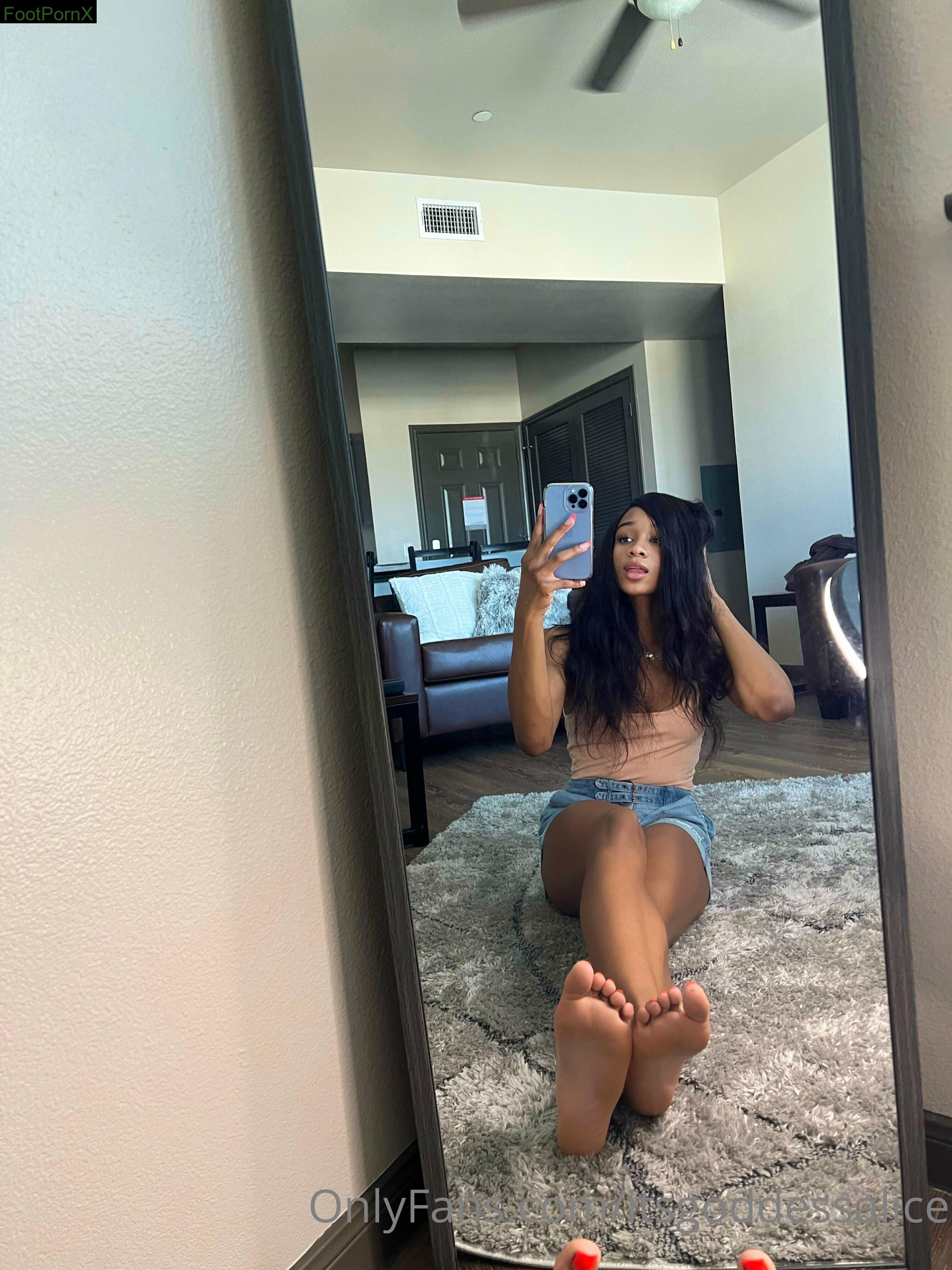 itsgoddessalice feet photo 3