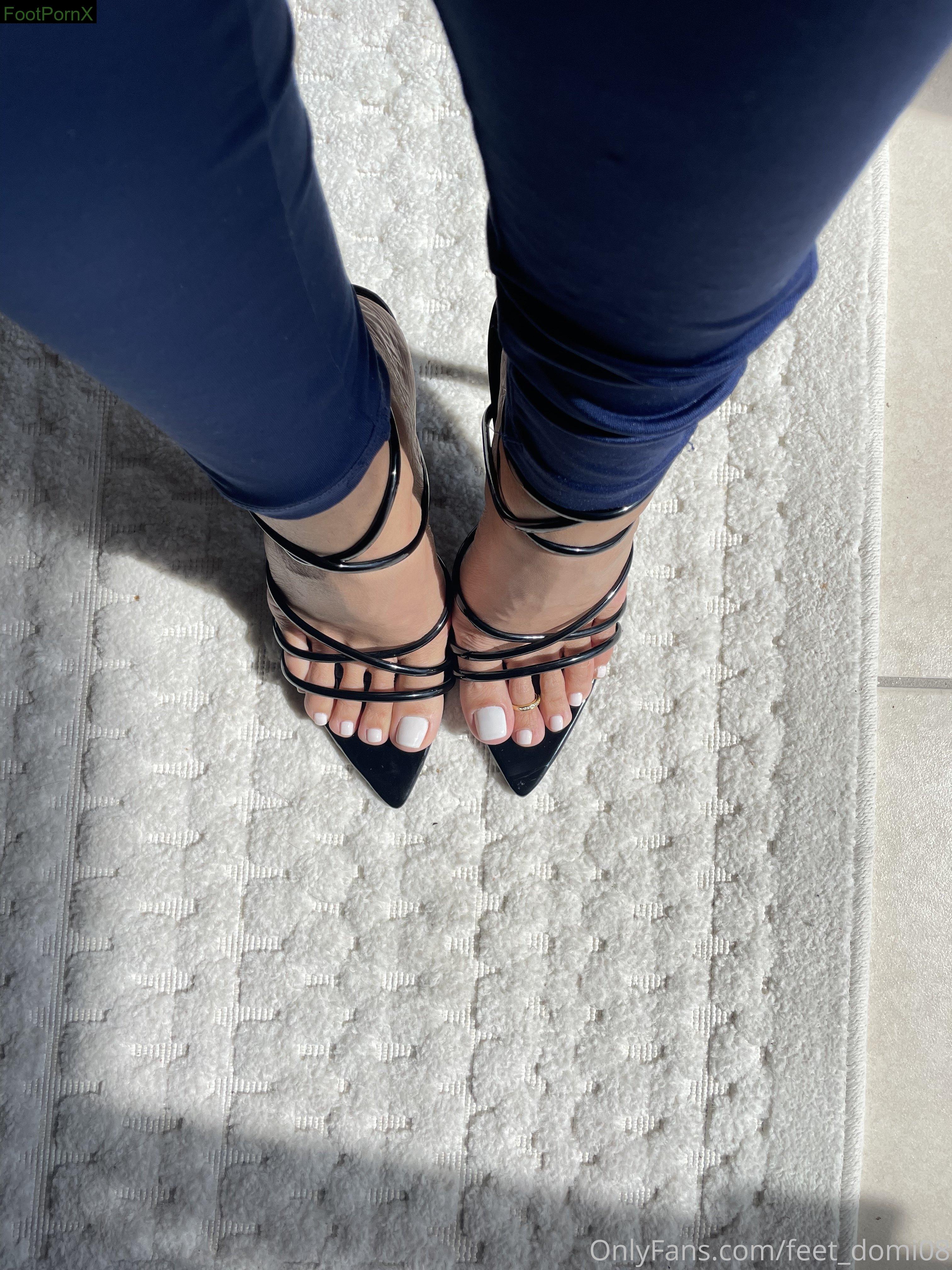 feet_domi08 feet photo 5