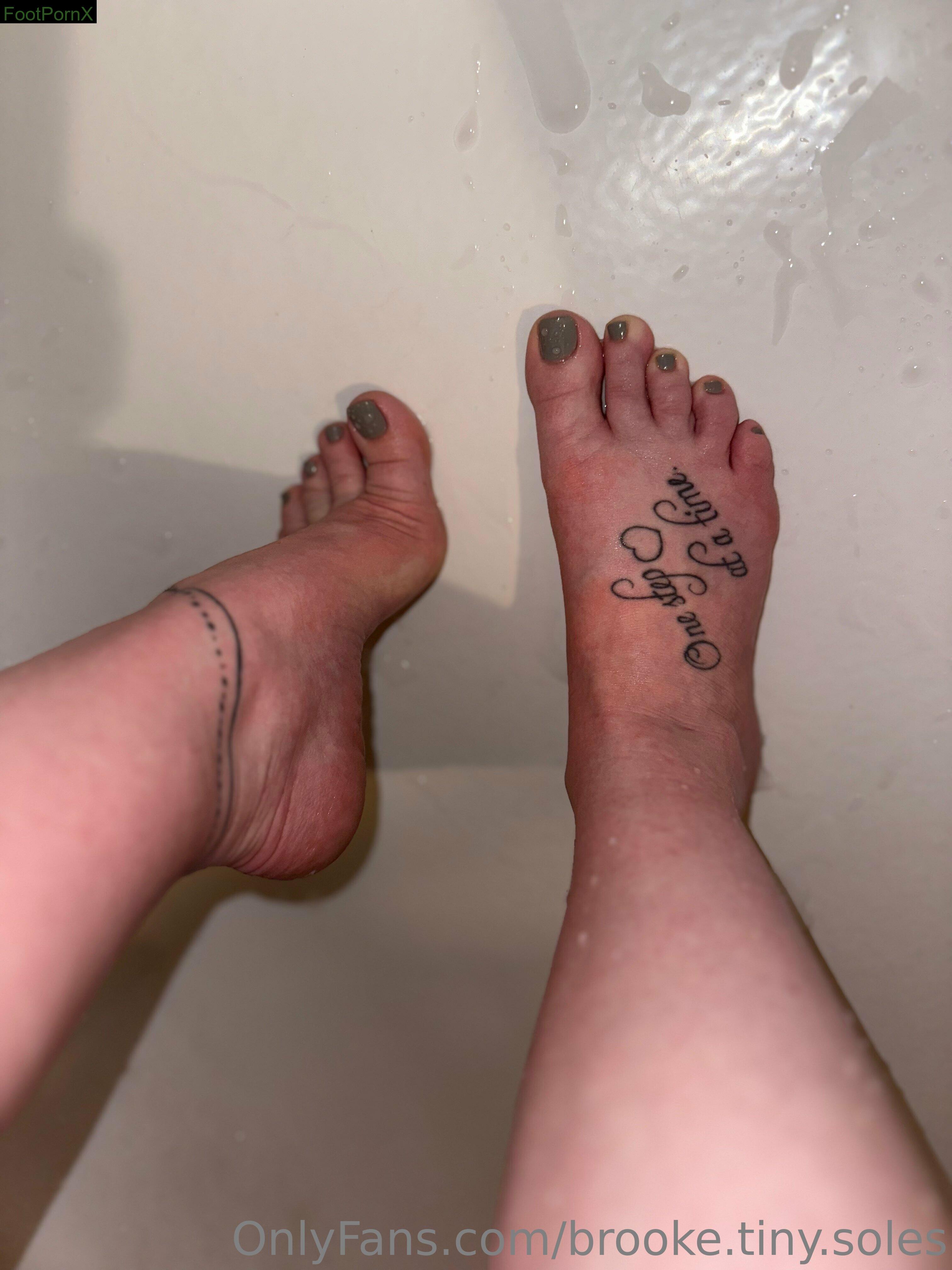 brooke.tiny.soles feet photo 22