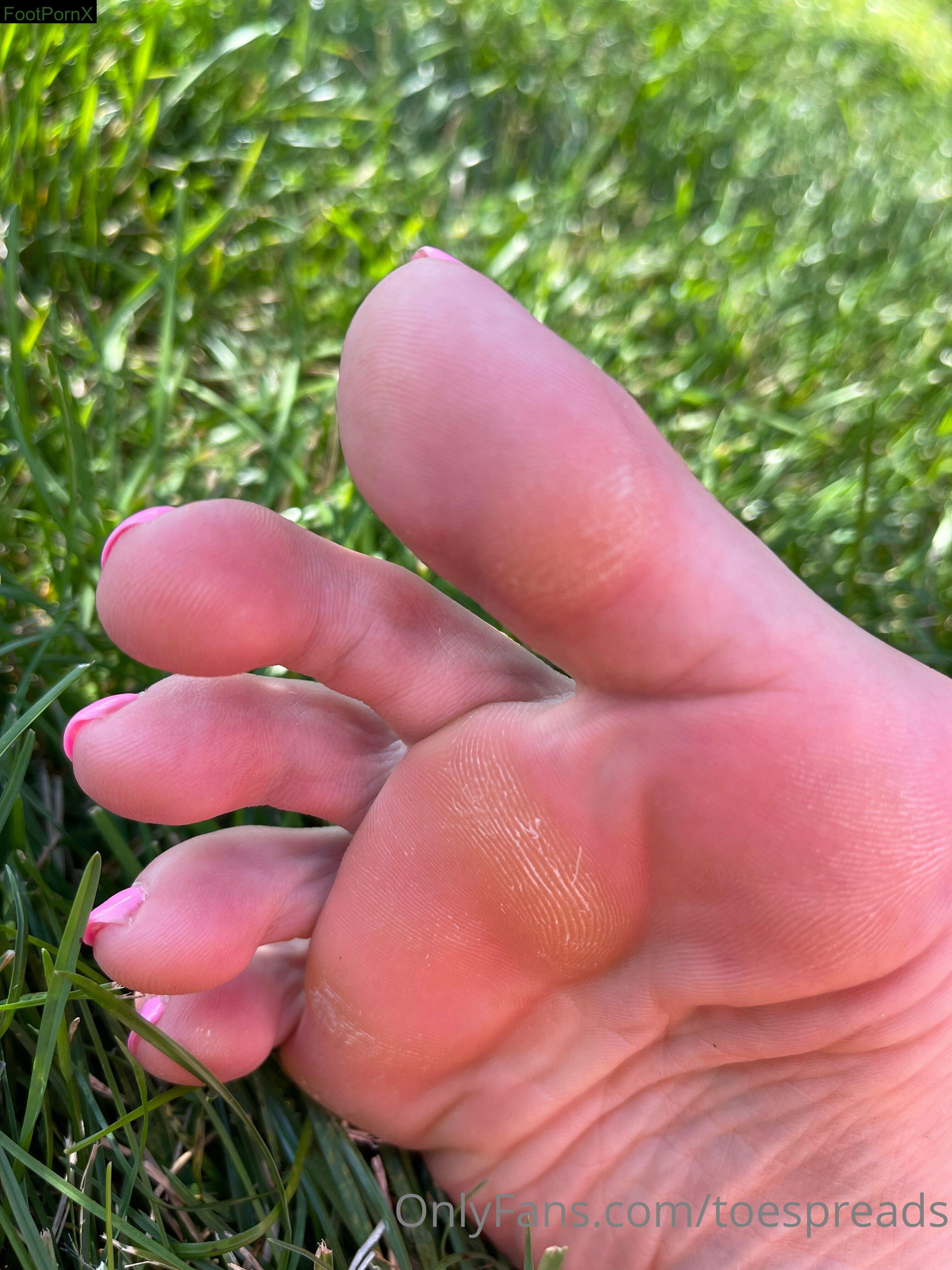 toespreads feet photo 5