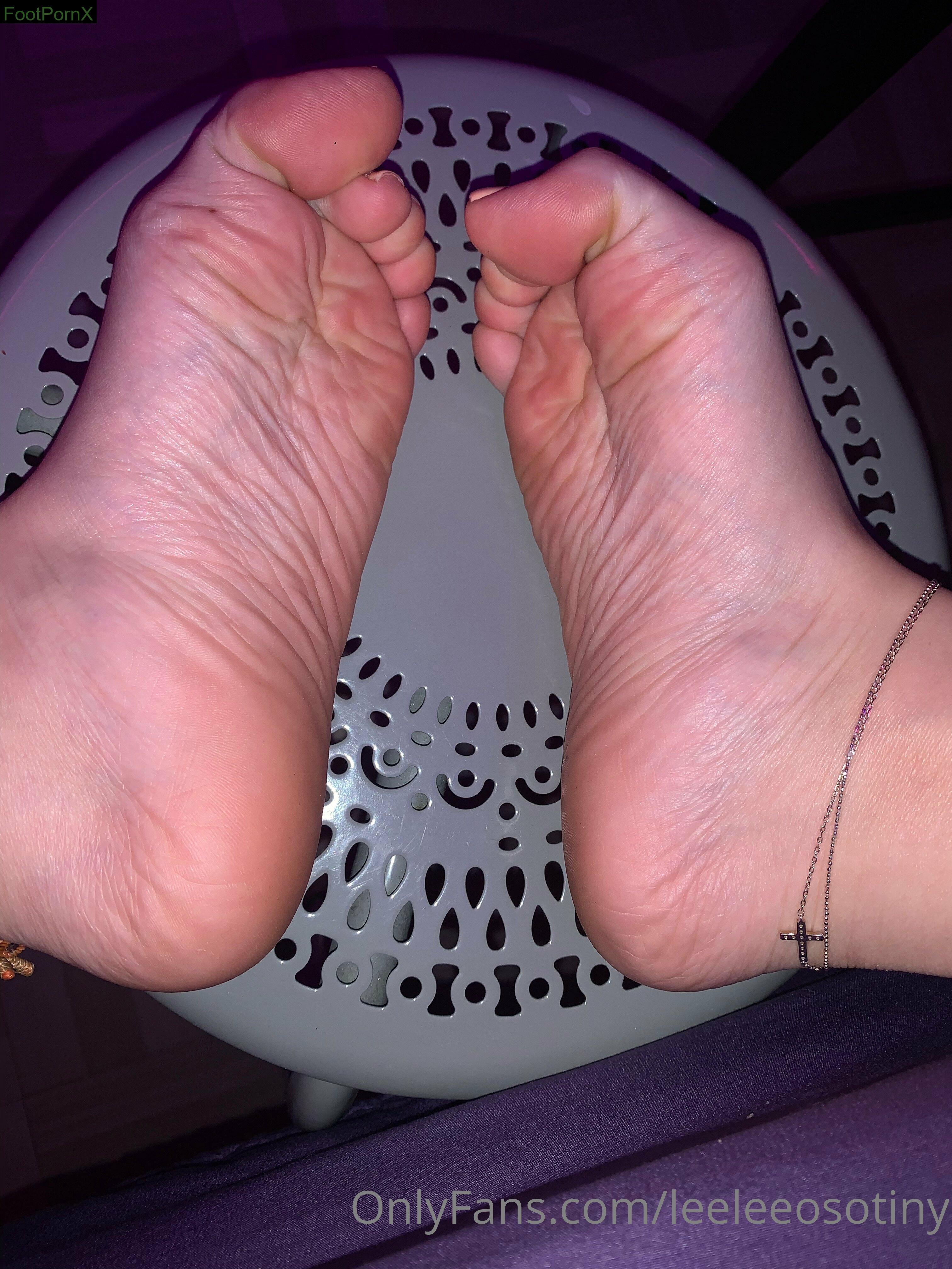 leeleeosotiny feet photo 15