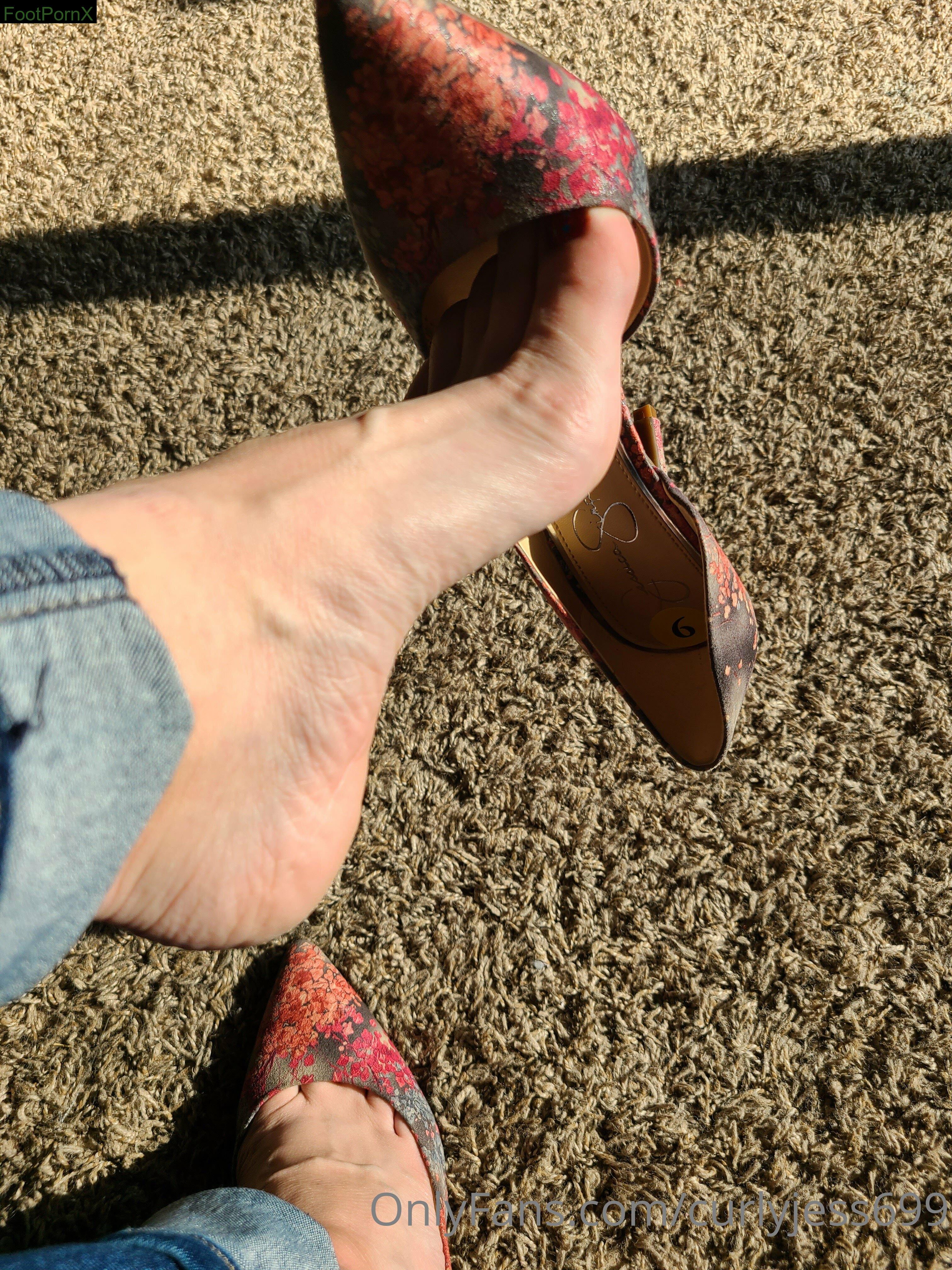 curlyjess699 feet photo 12