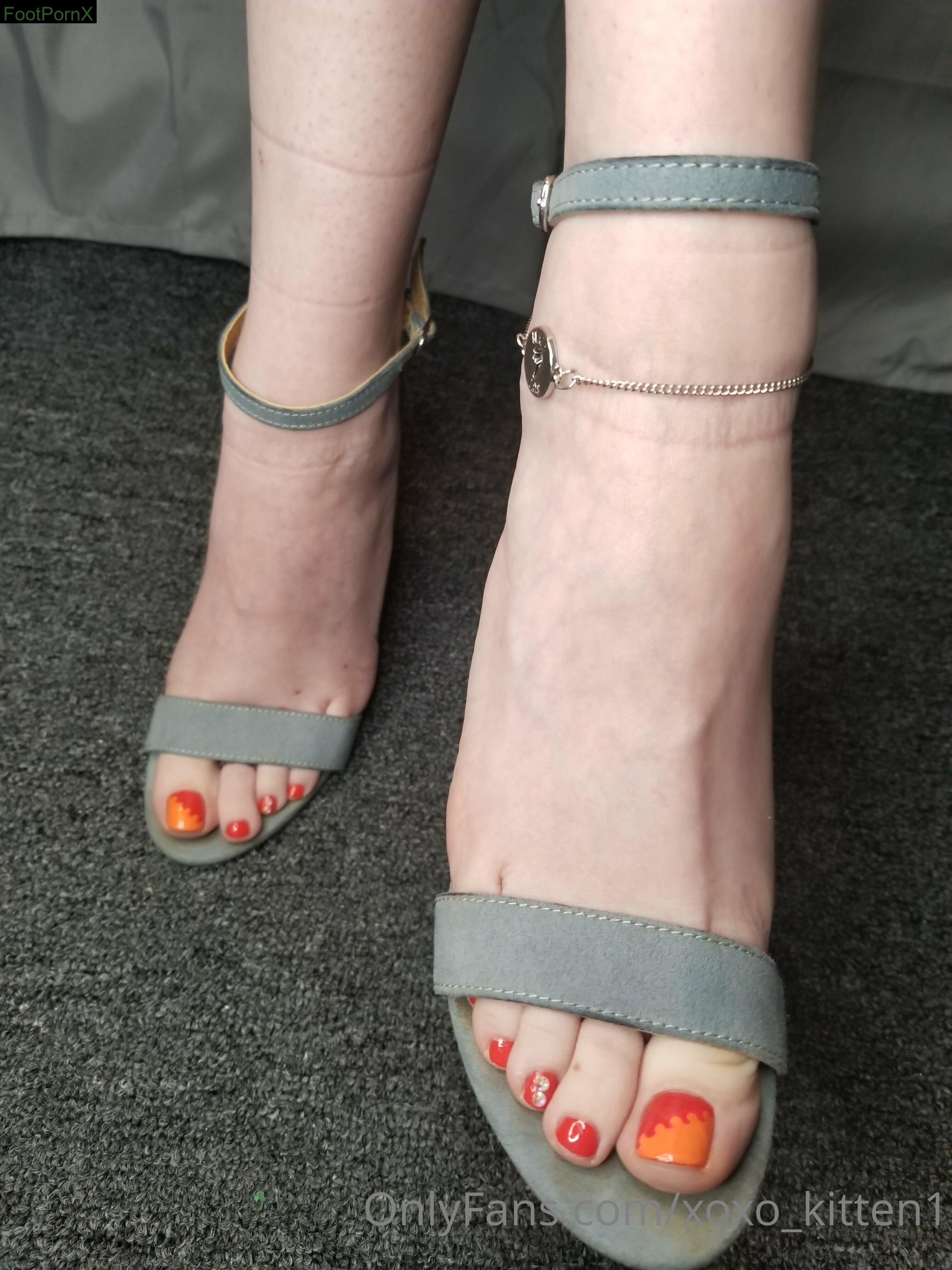 misbehaved feet photo 20