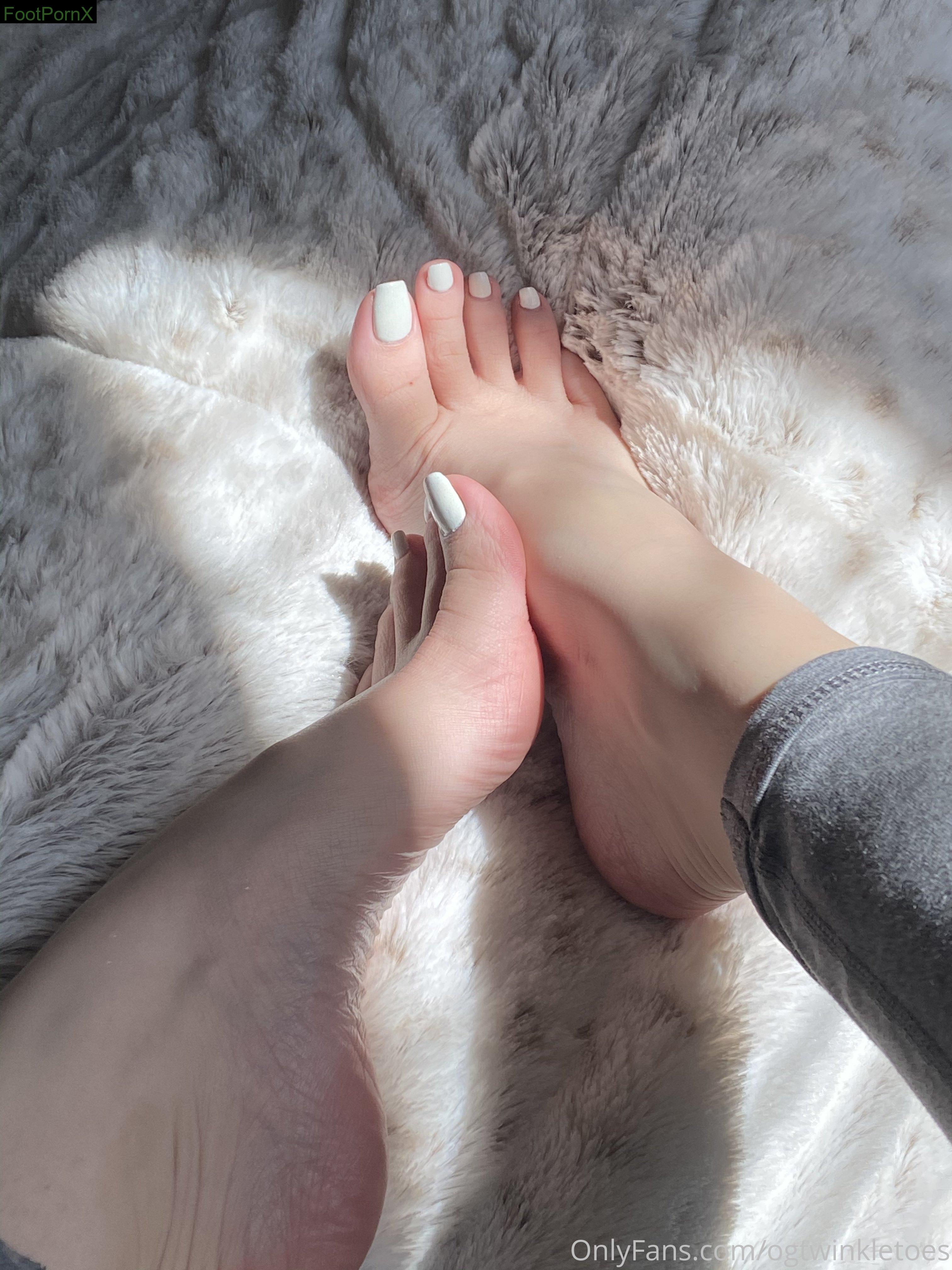 waifufeetmilk feet photo 1