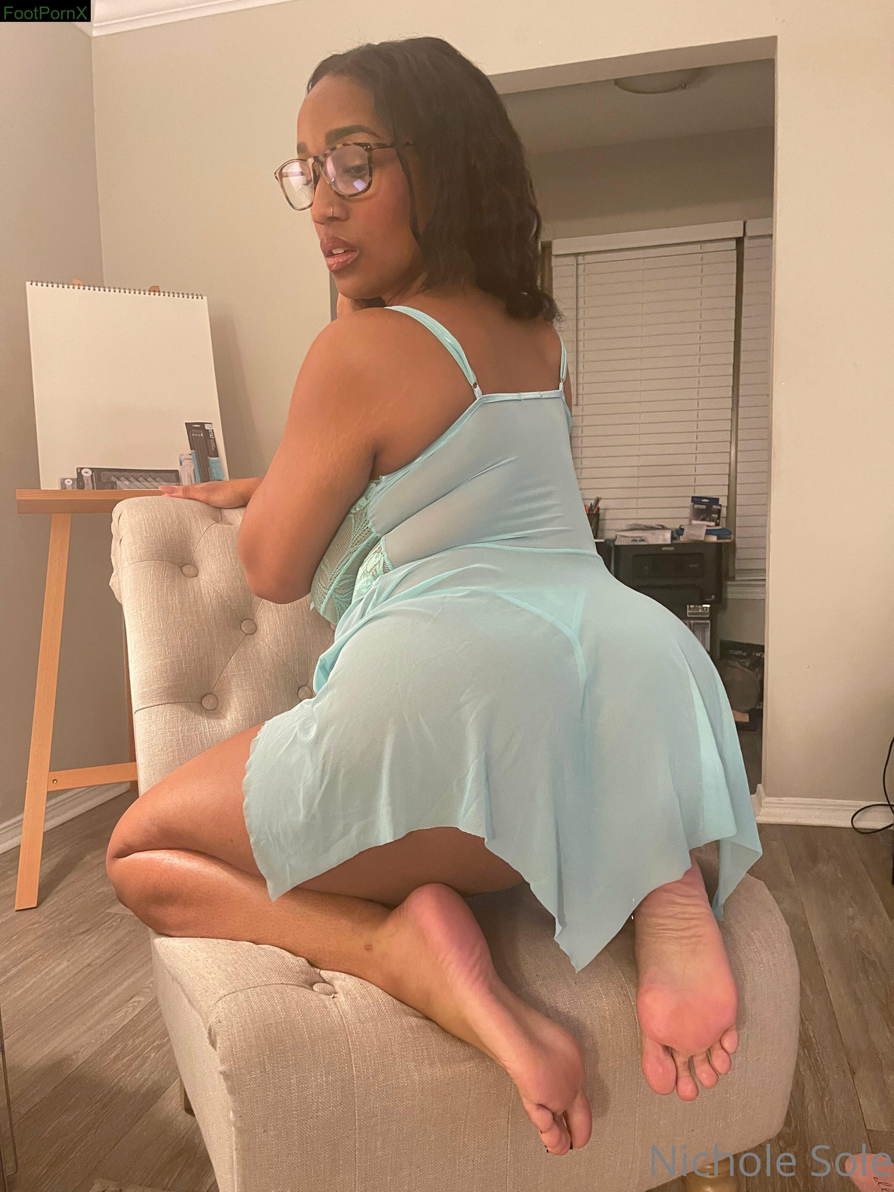 nichole.sole feet photo 3