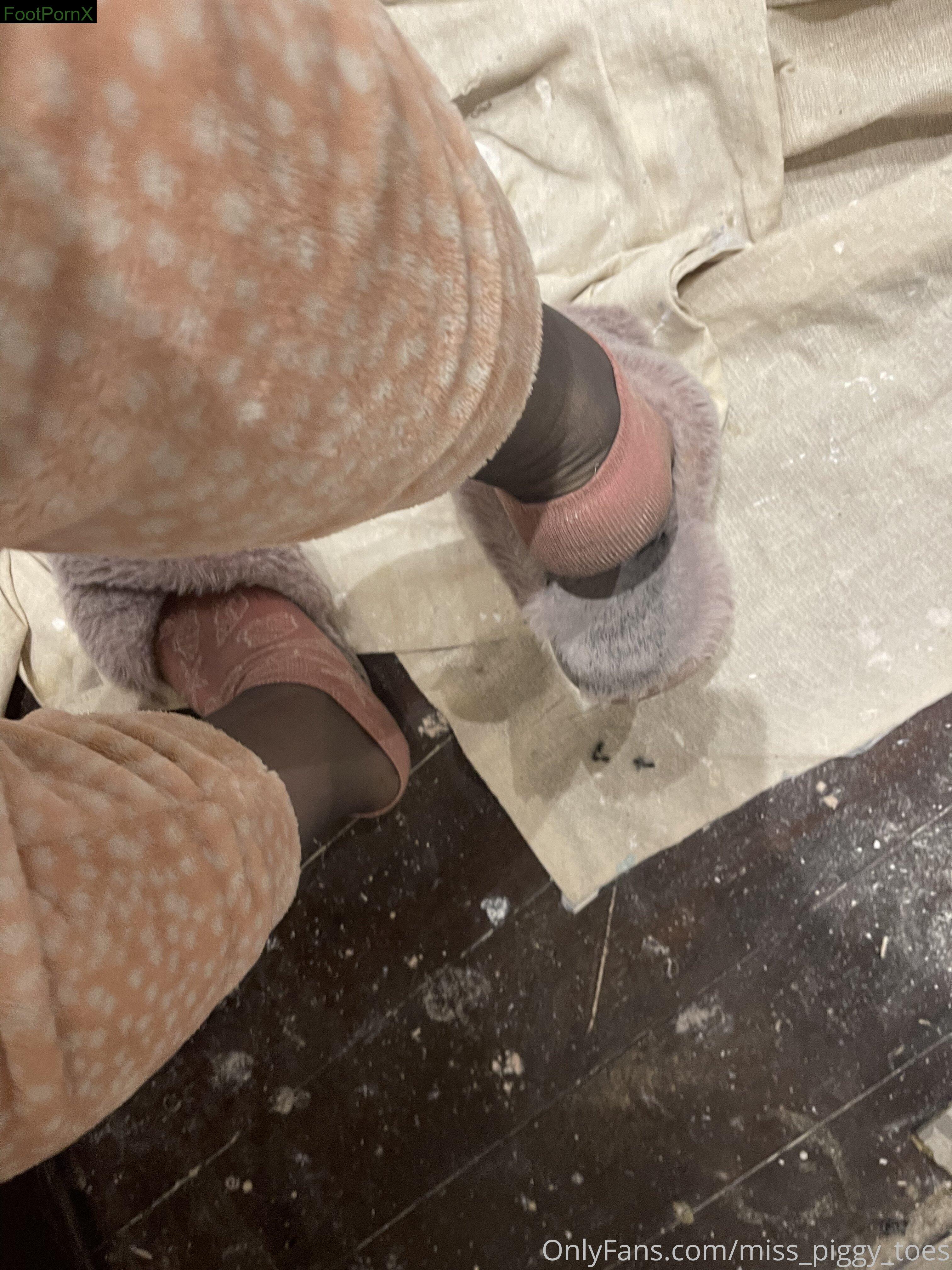 miss_piggy_toes feet photo 16