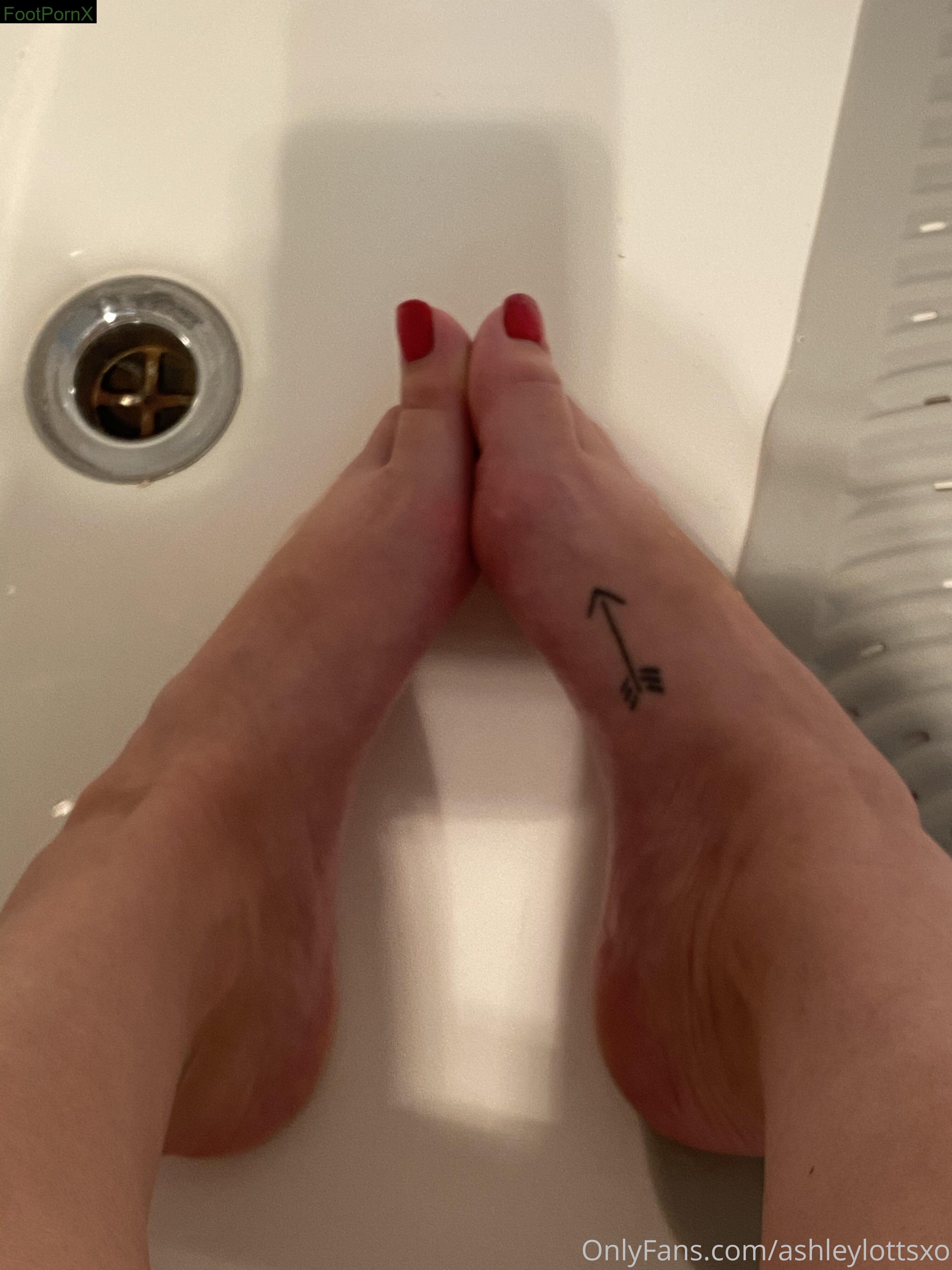 ashleylottsxo feet photo 18
