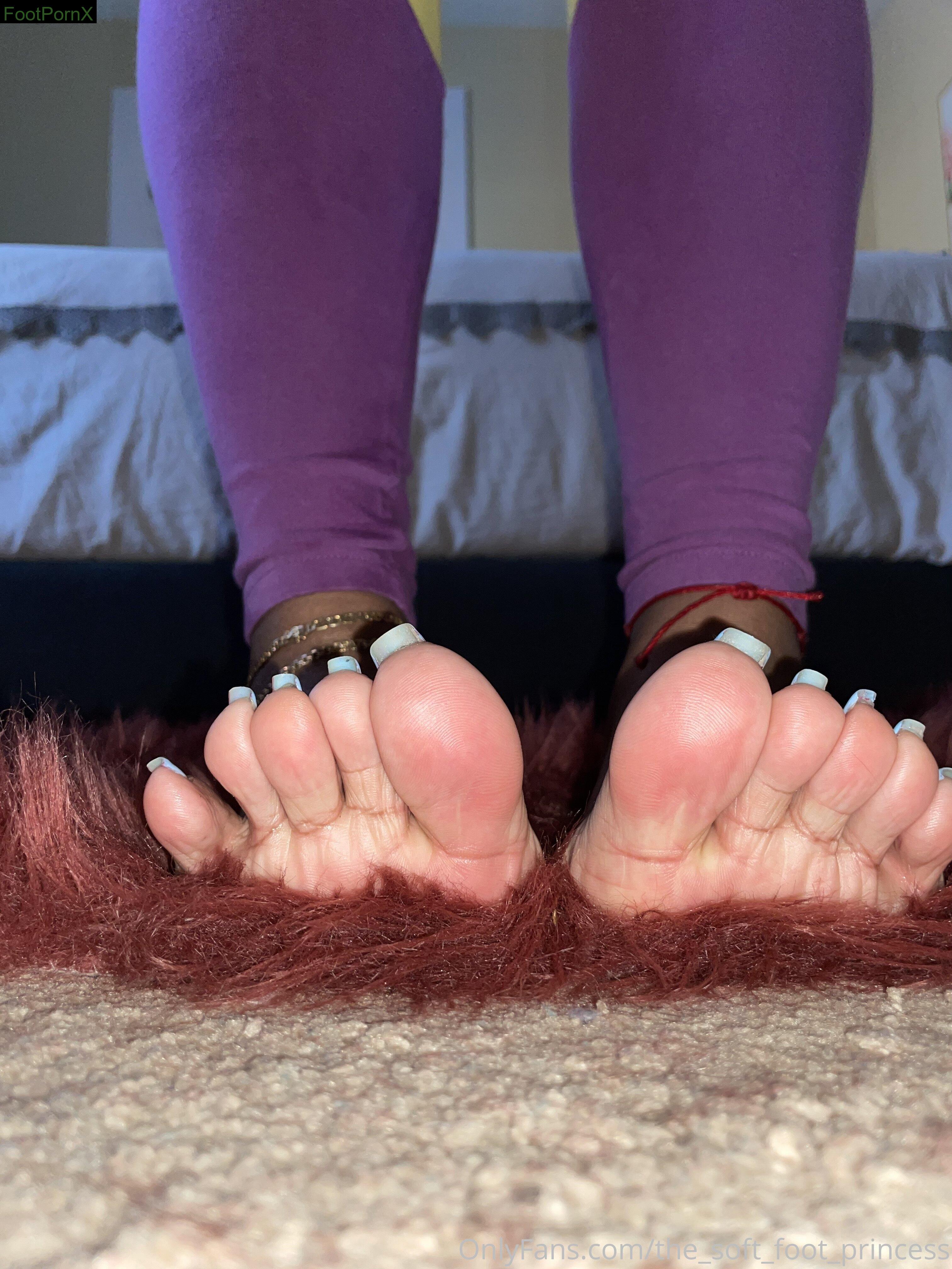 morethanfeeet feet photo 4