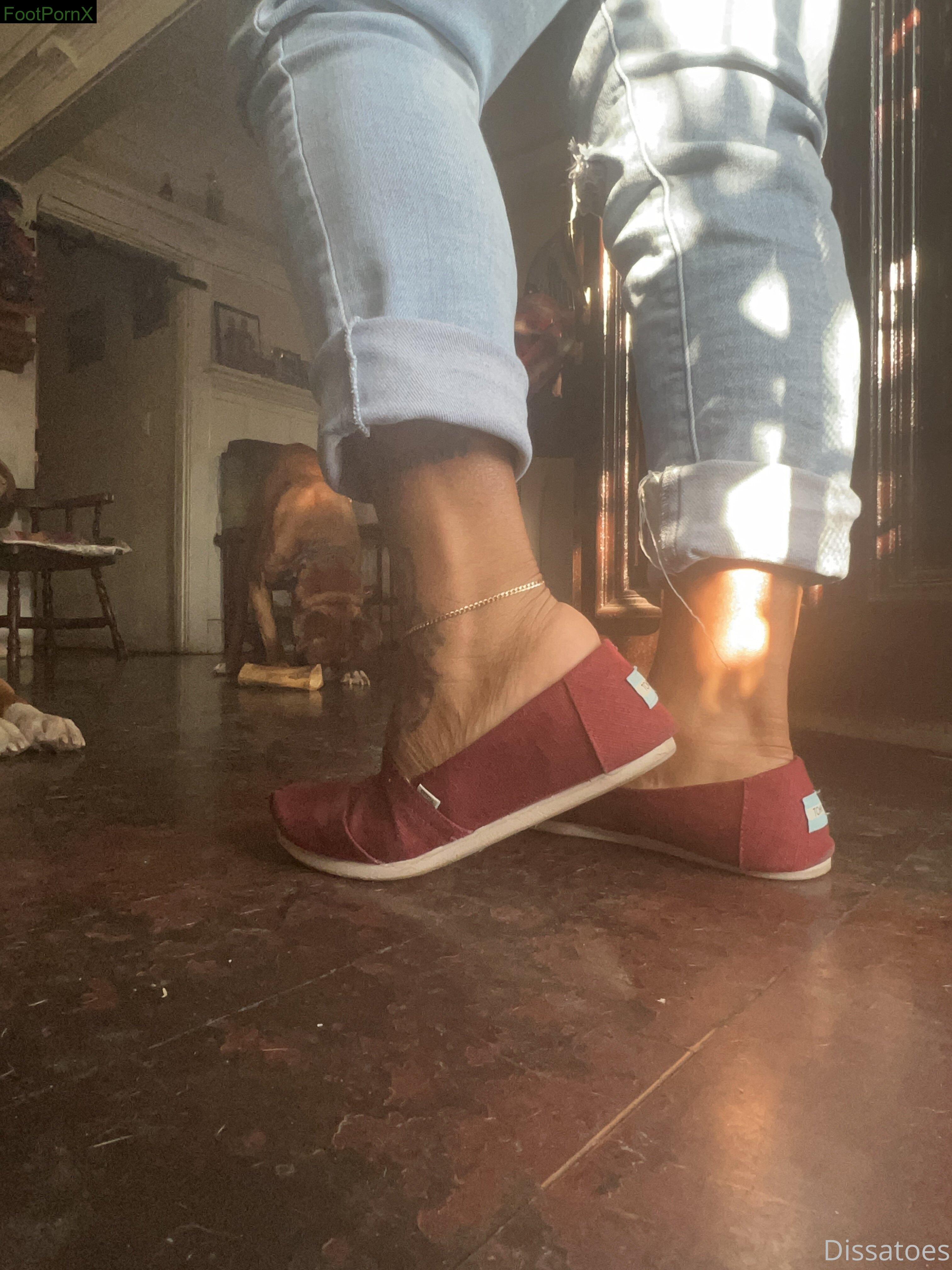 dissatoes feet photo 9