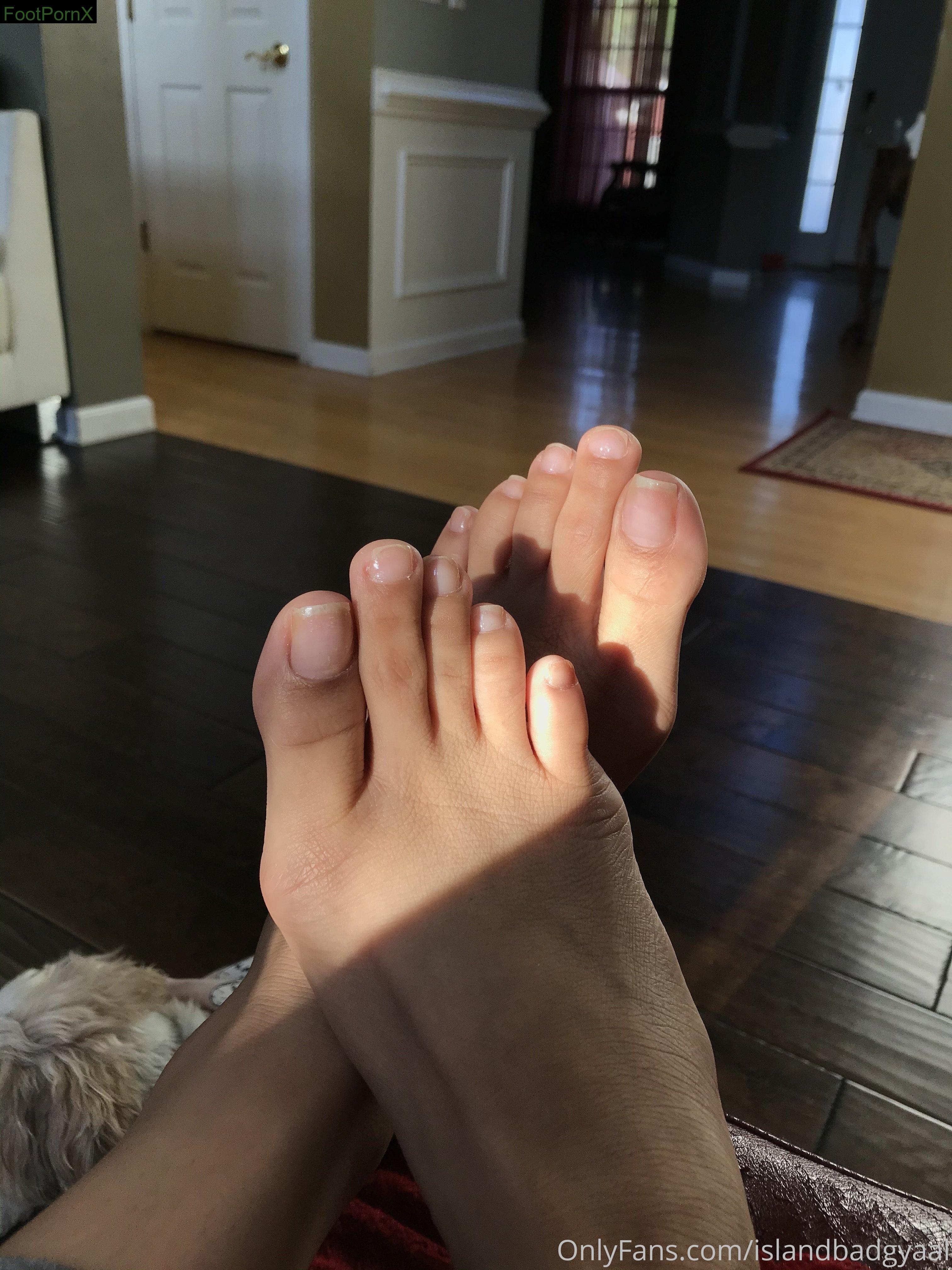 islandbadgyaal feet photo 6