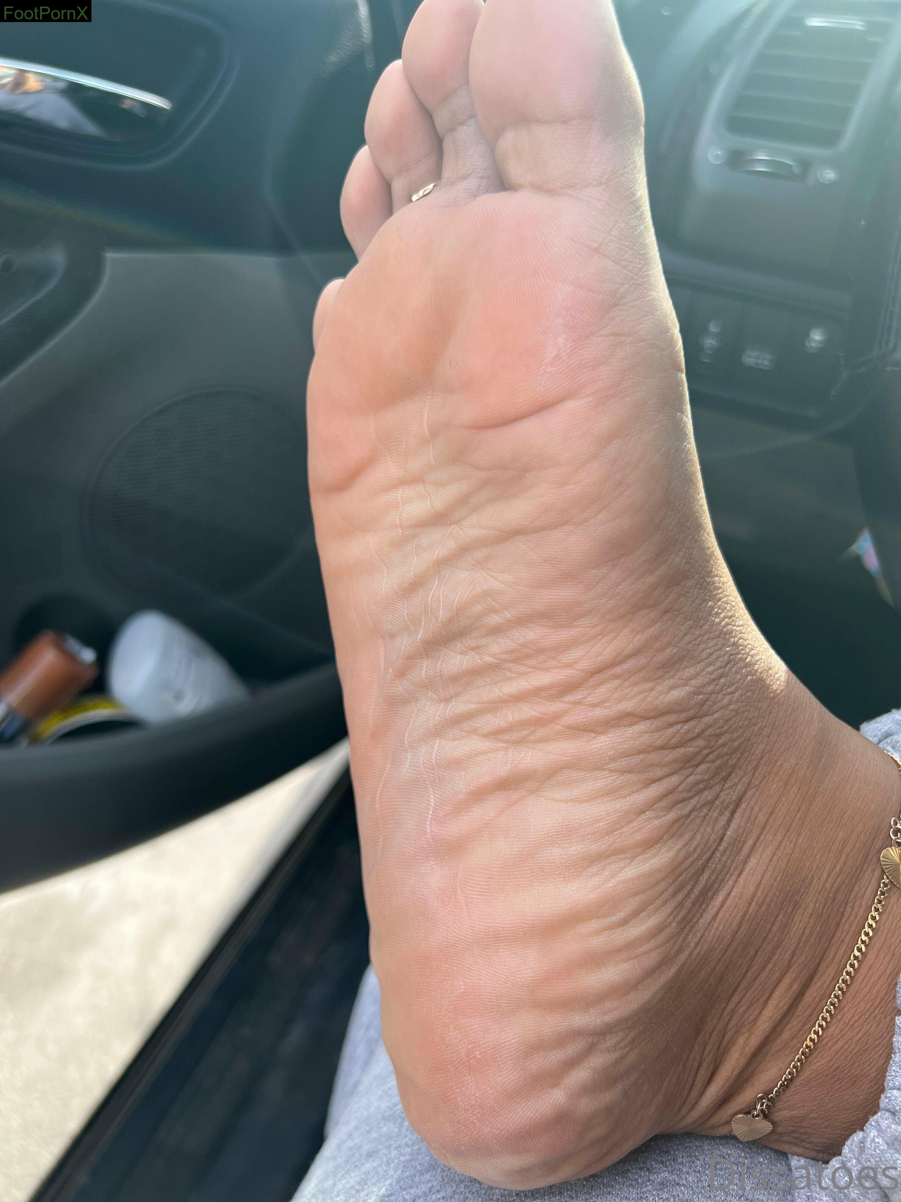 dissatoes feet photo 23