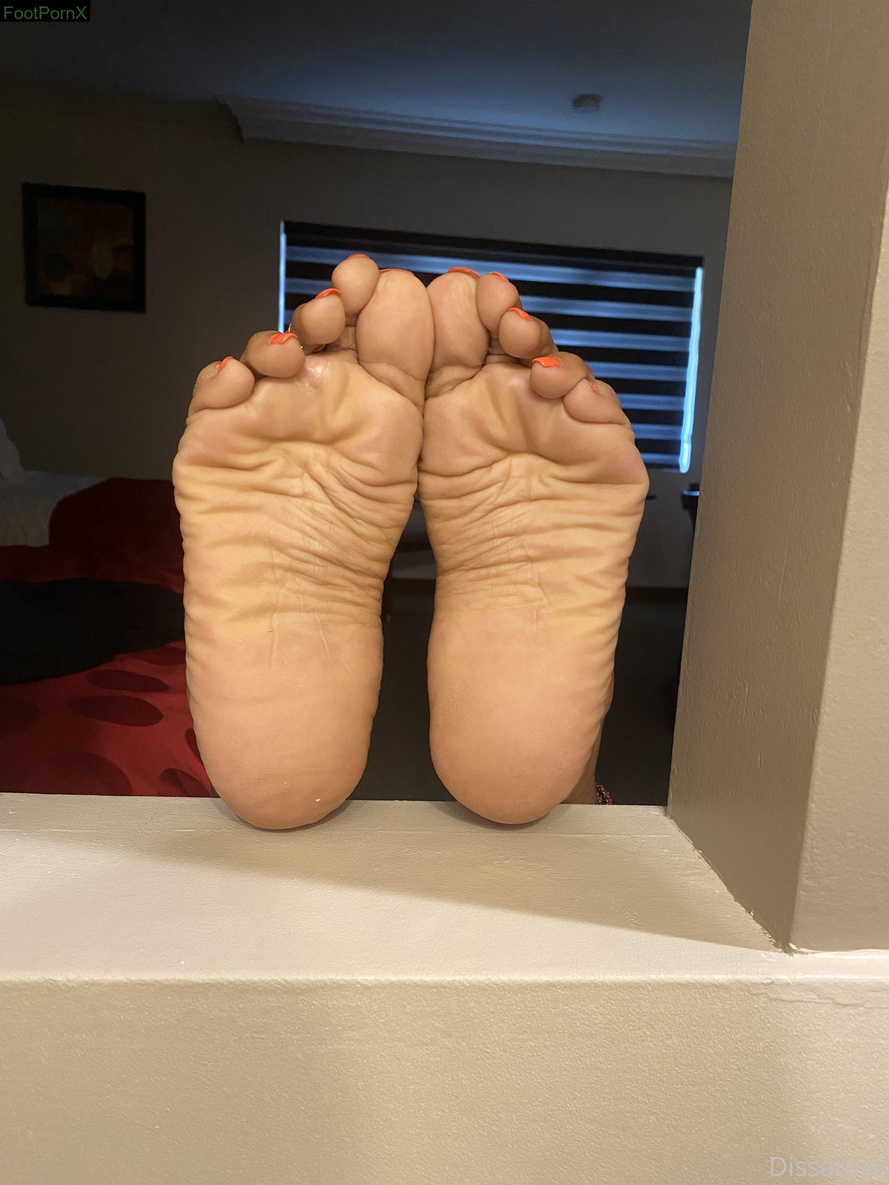 dissatoes feet photo 22