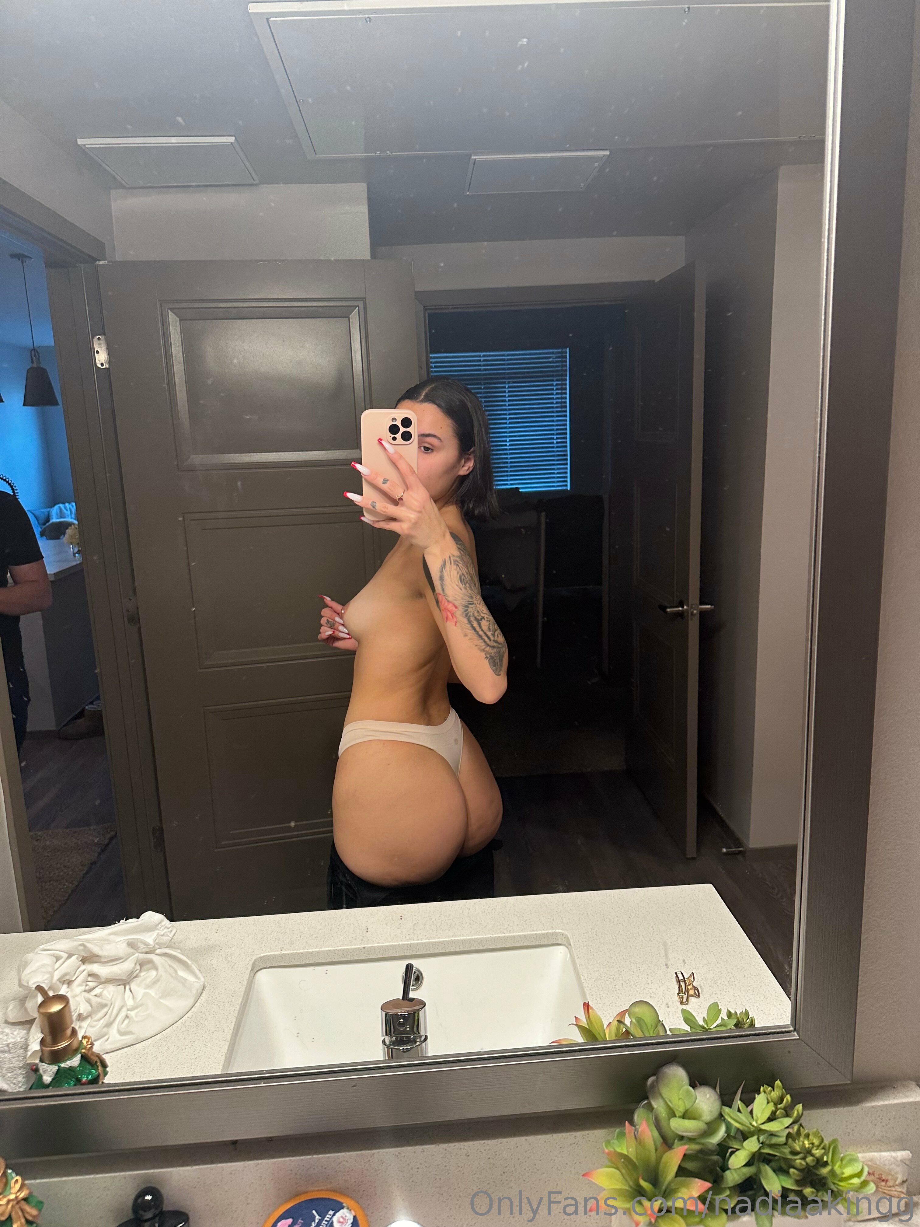 nadiaakingg feet photo 2