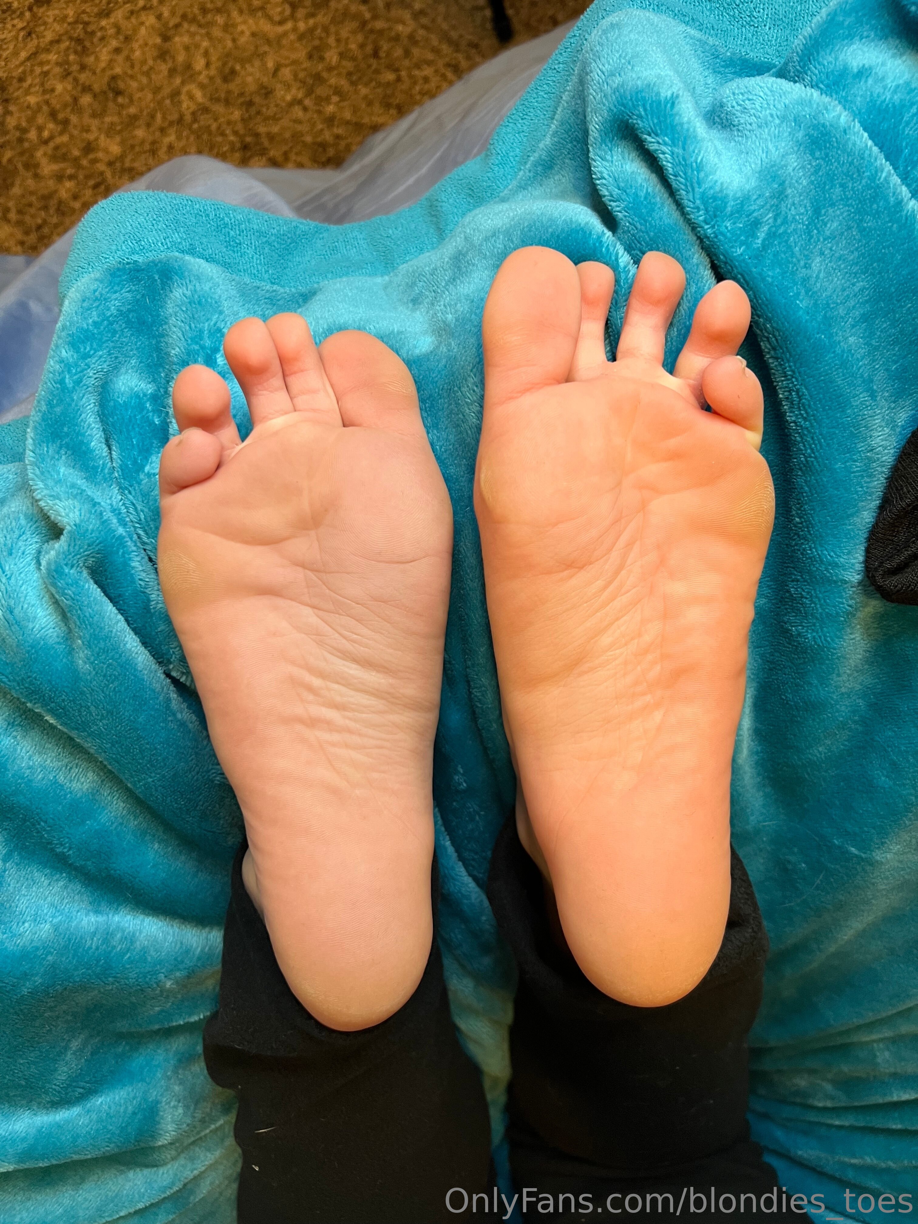 brees_feet1 feet photo 16