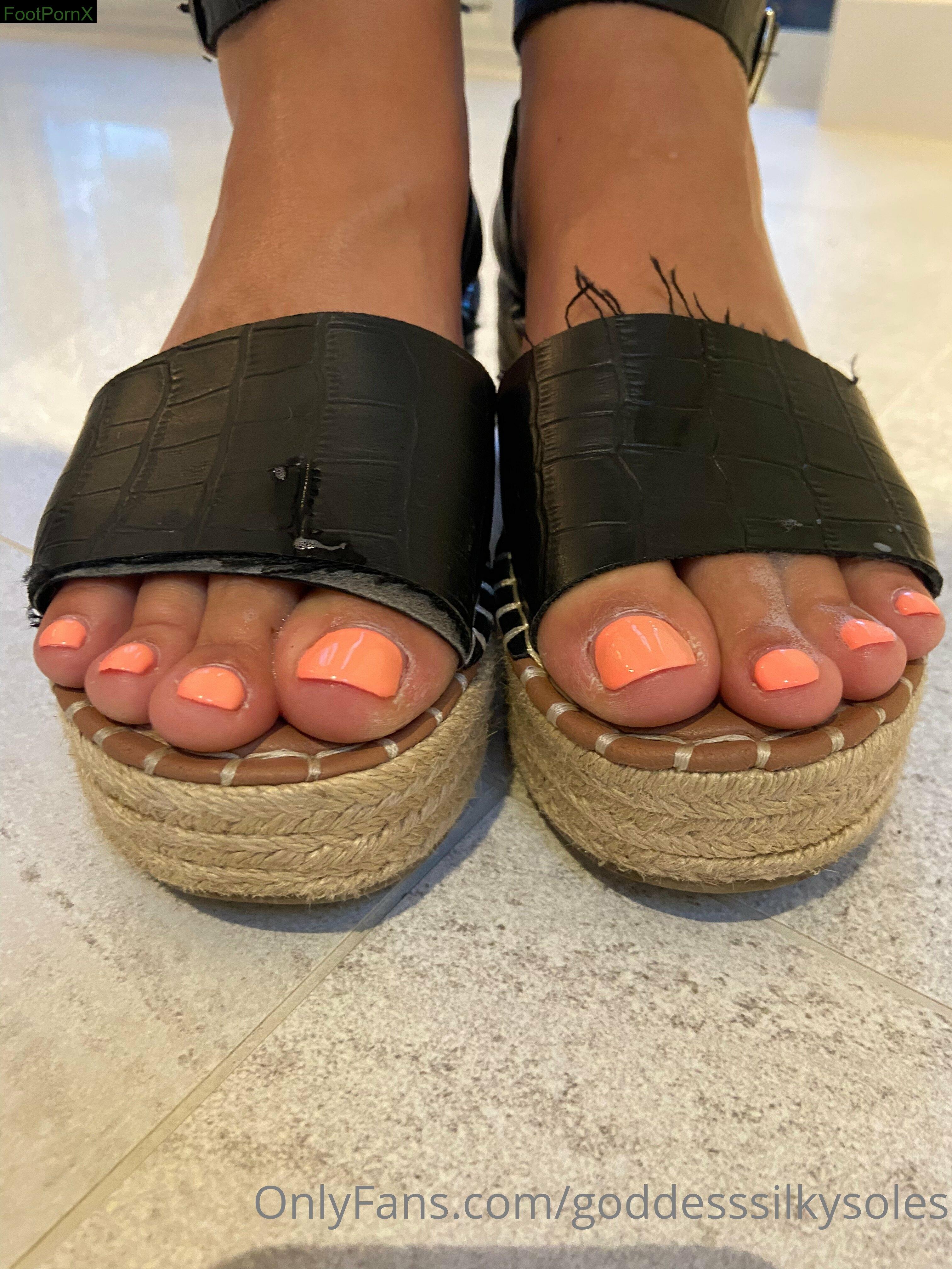 goddesssilkysoles feet photo 8