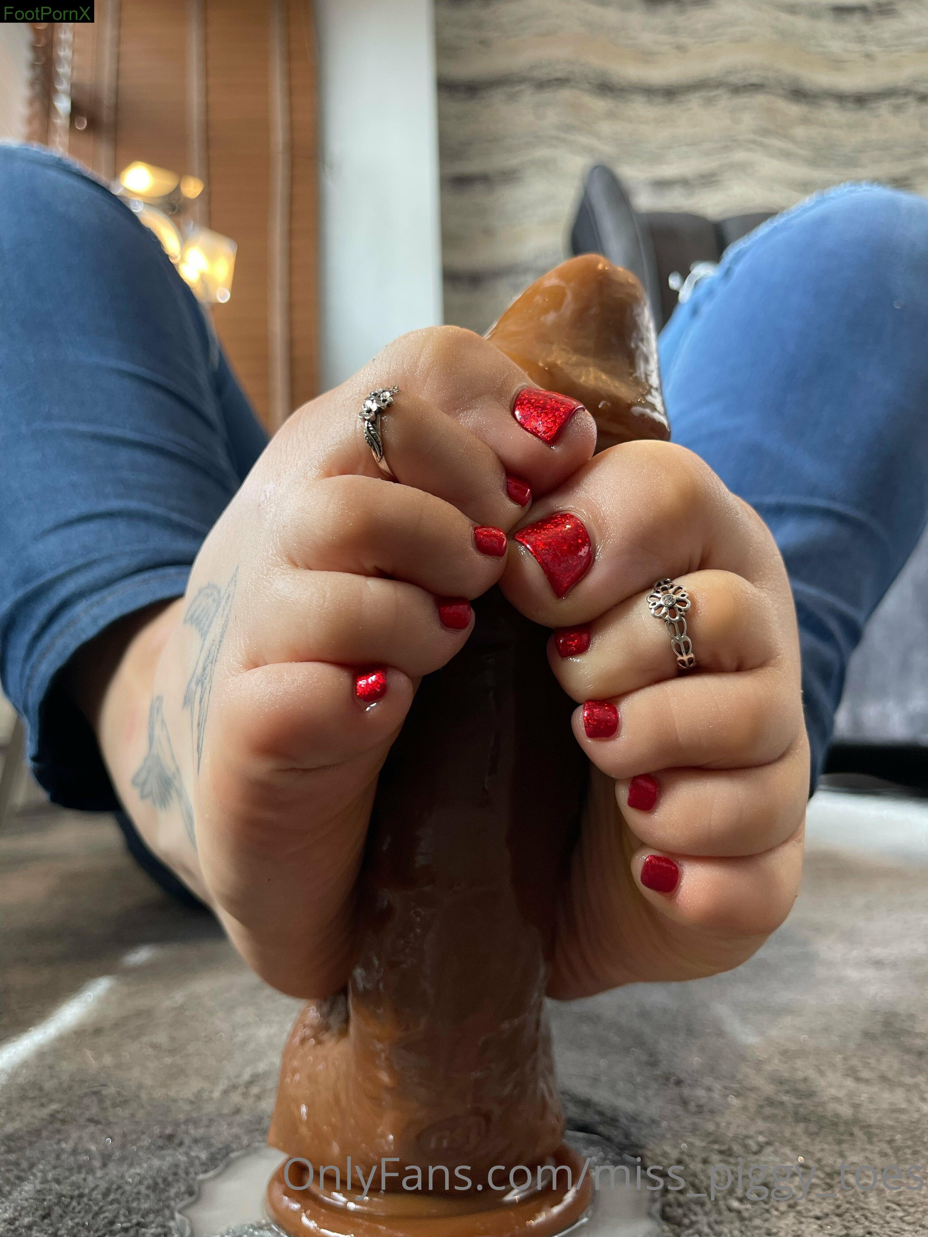 miss_piggy_toes feet photo 18