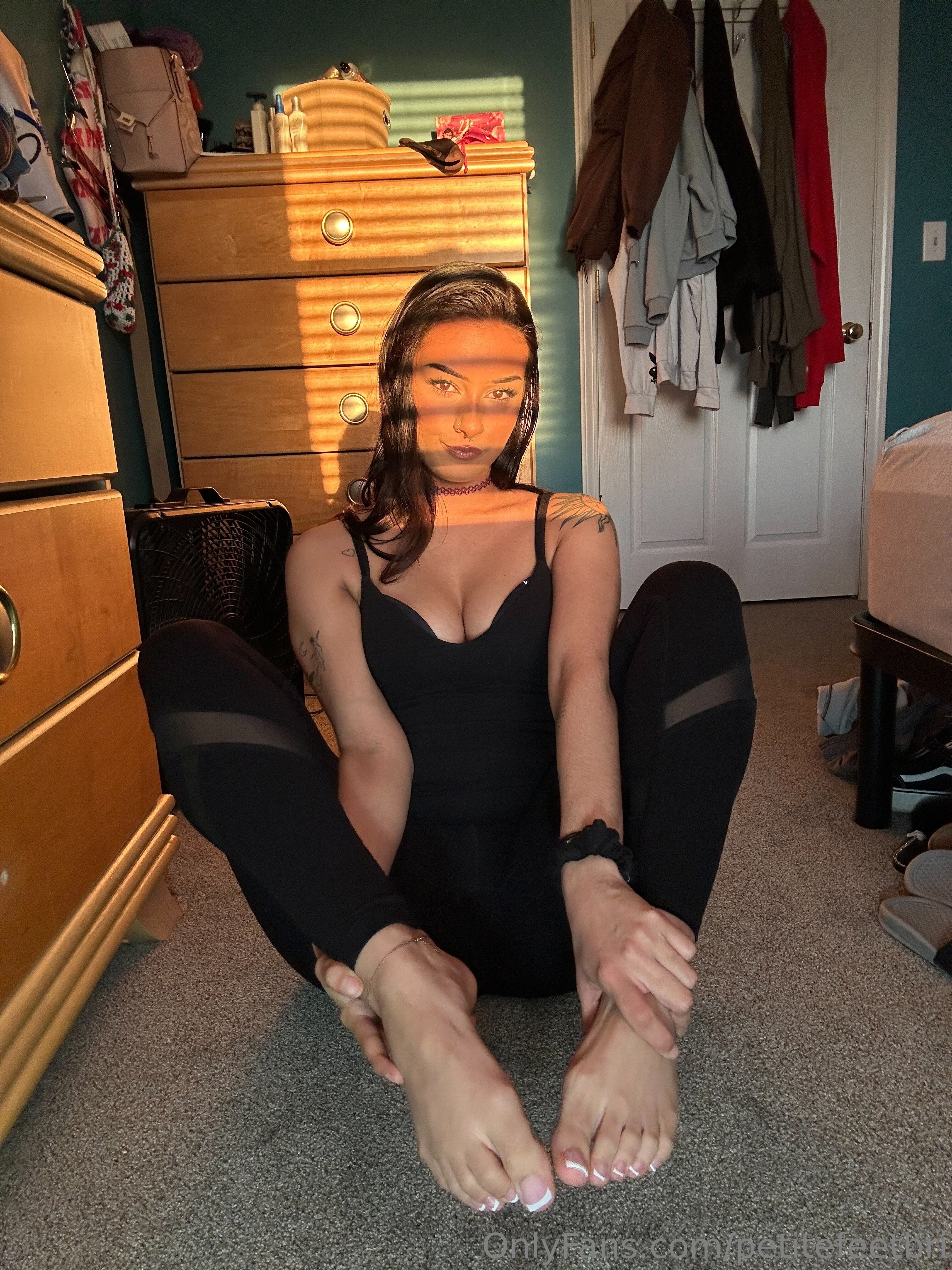 petitefeetbri feet photo 4