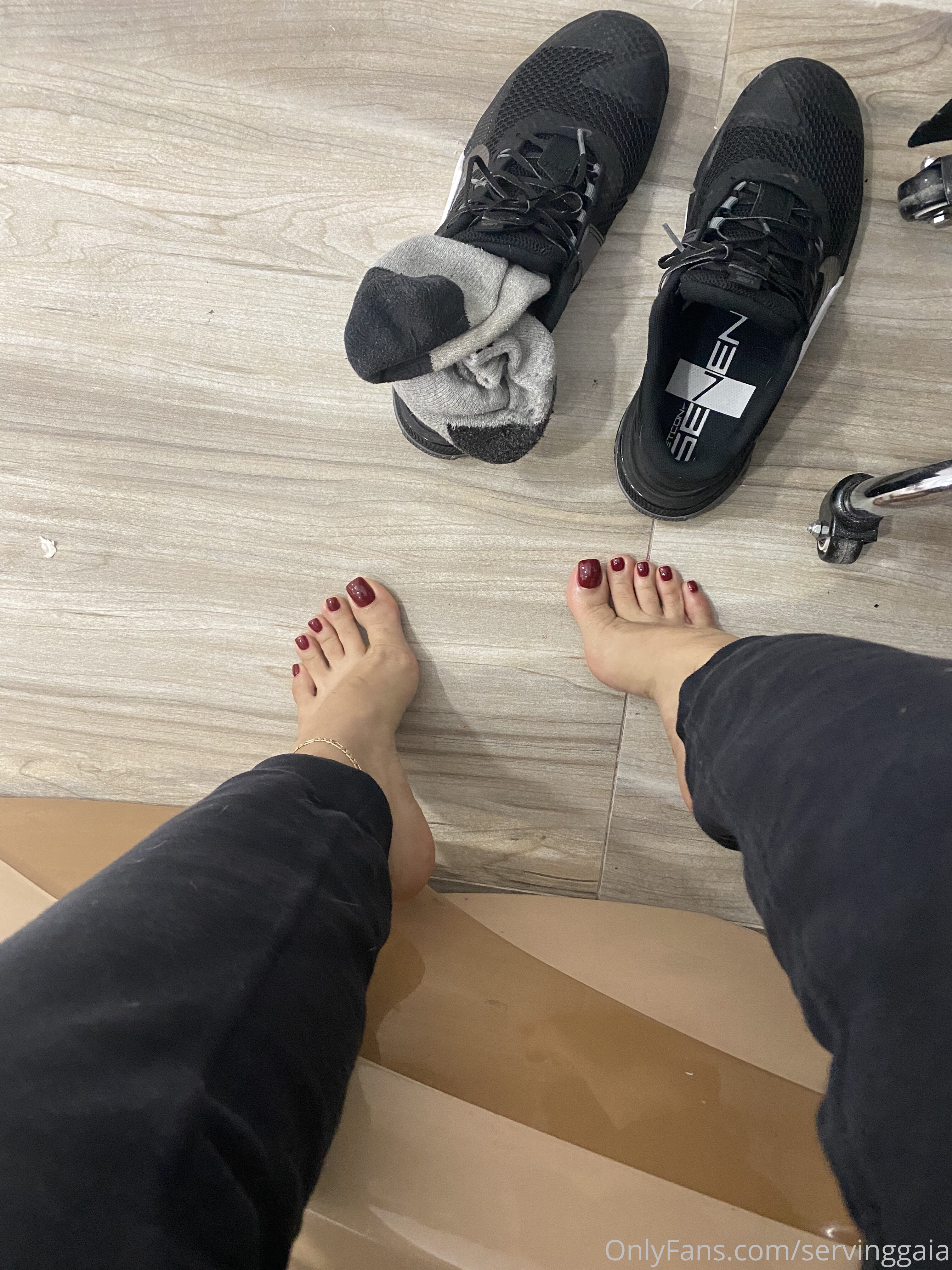 servinggaia feet photo 4