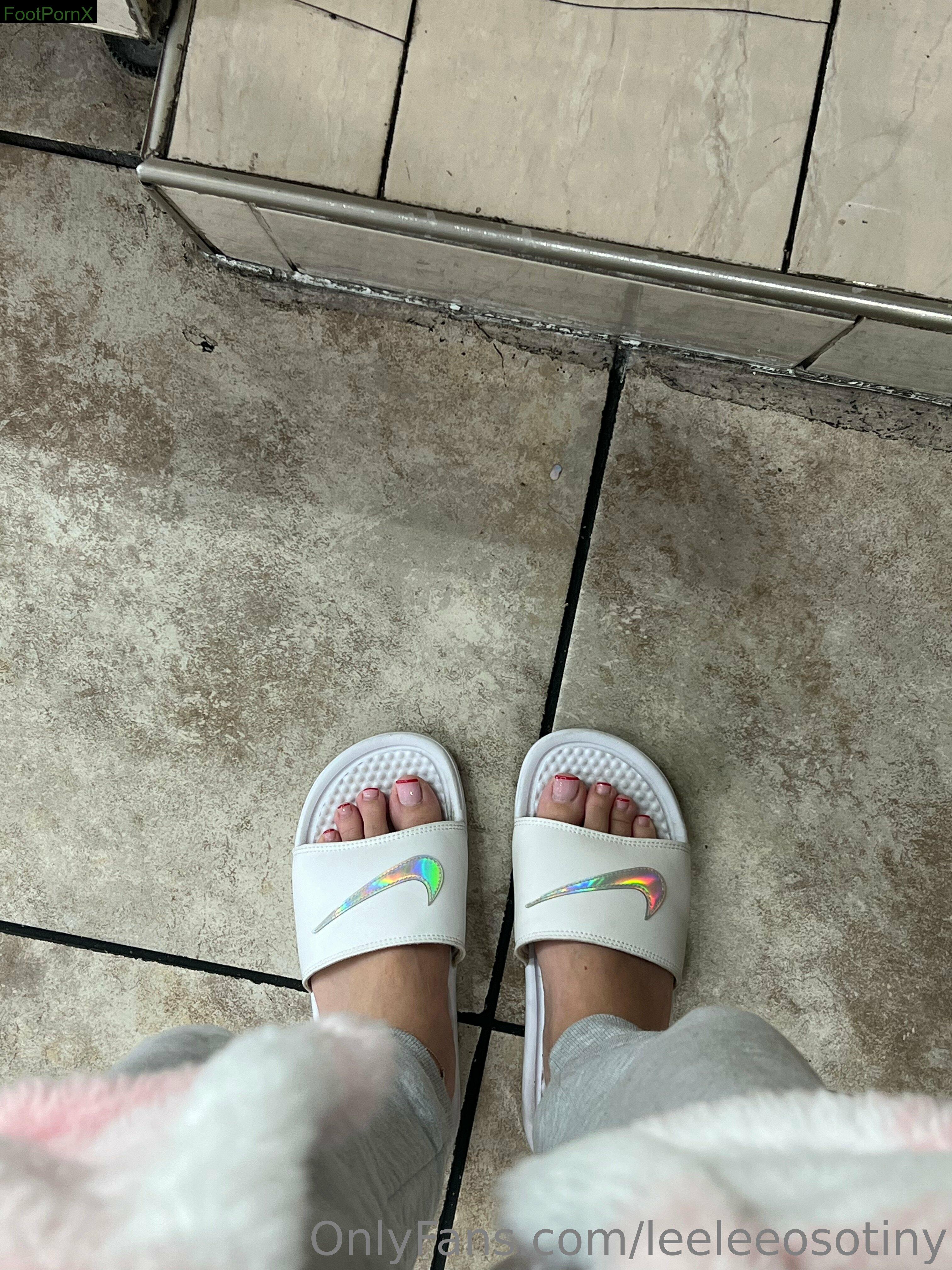 leeleeosotiny feet photo 8