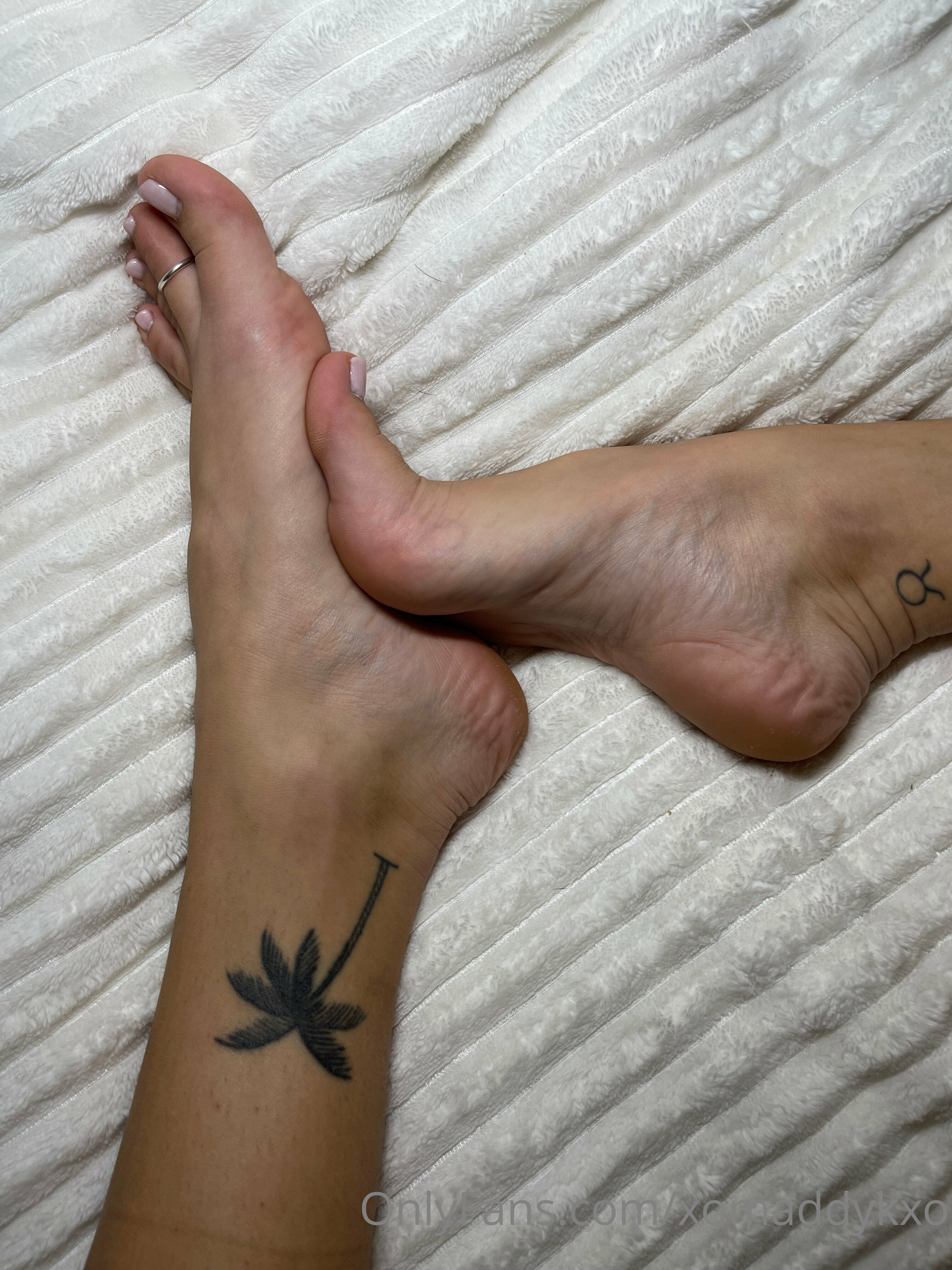 xomaddykxo feet photo 24