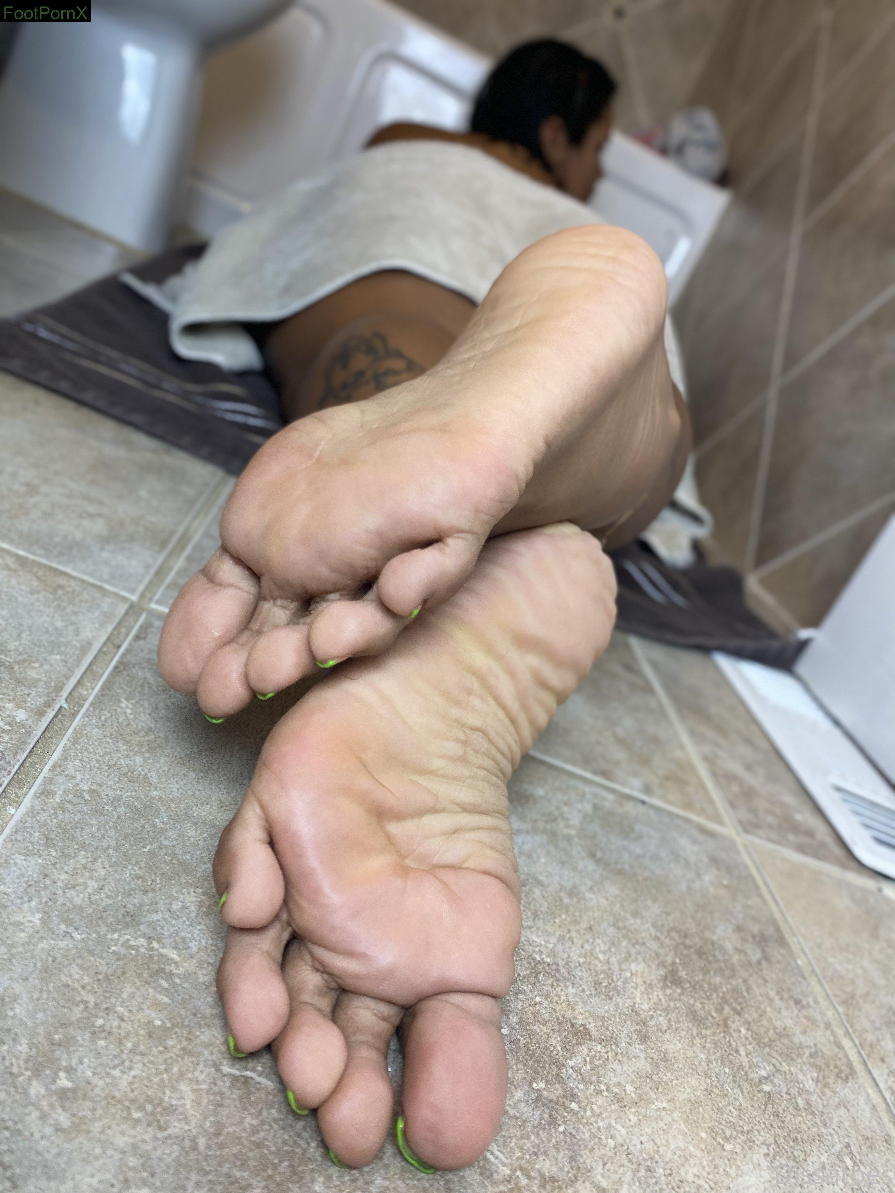 dissatoes feet photo 2