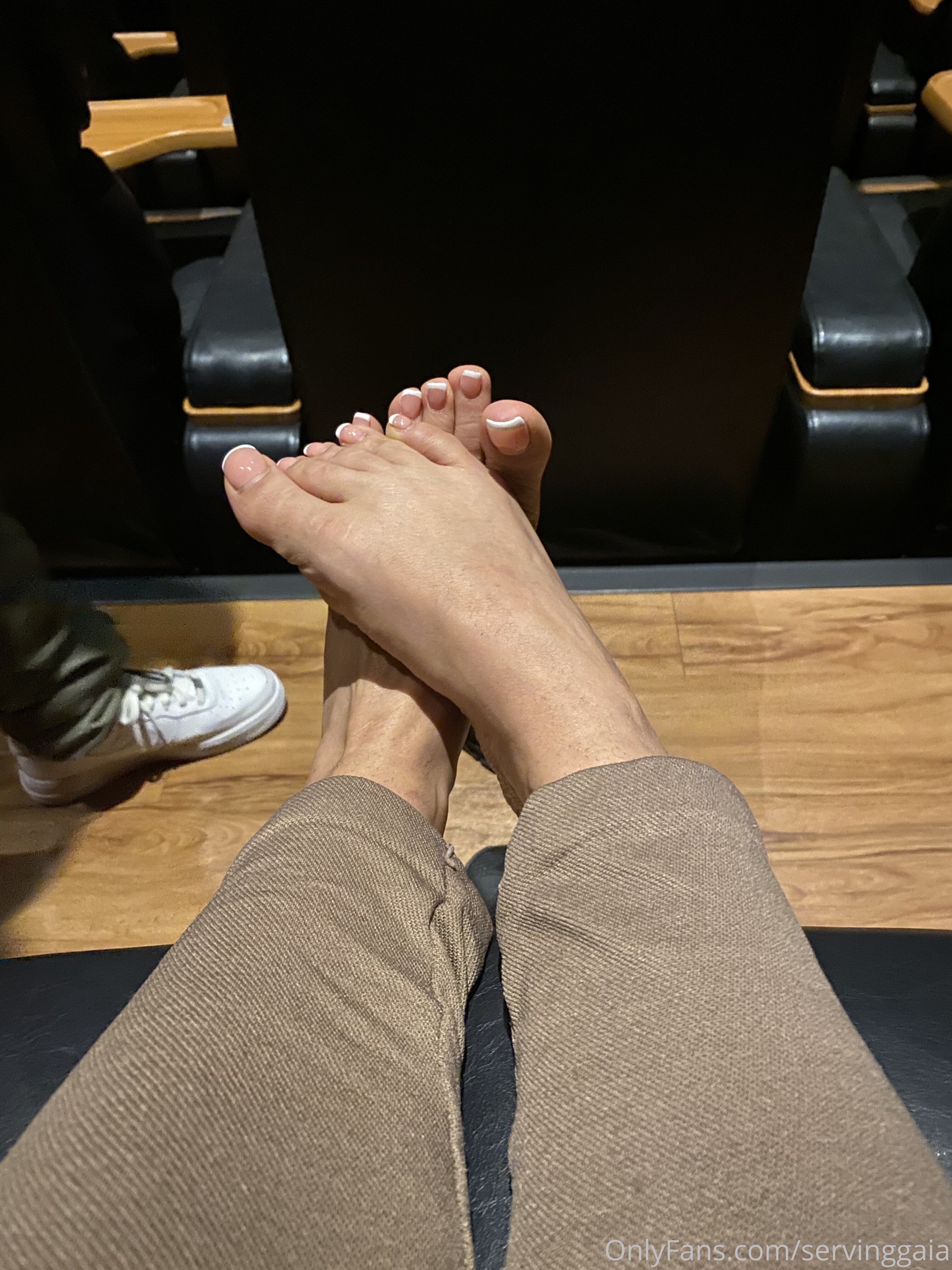 servinggaia feet photo 2