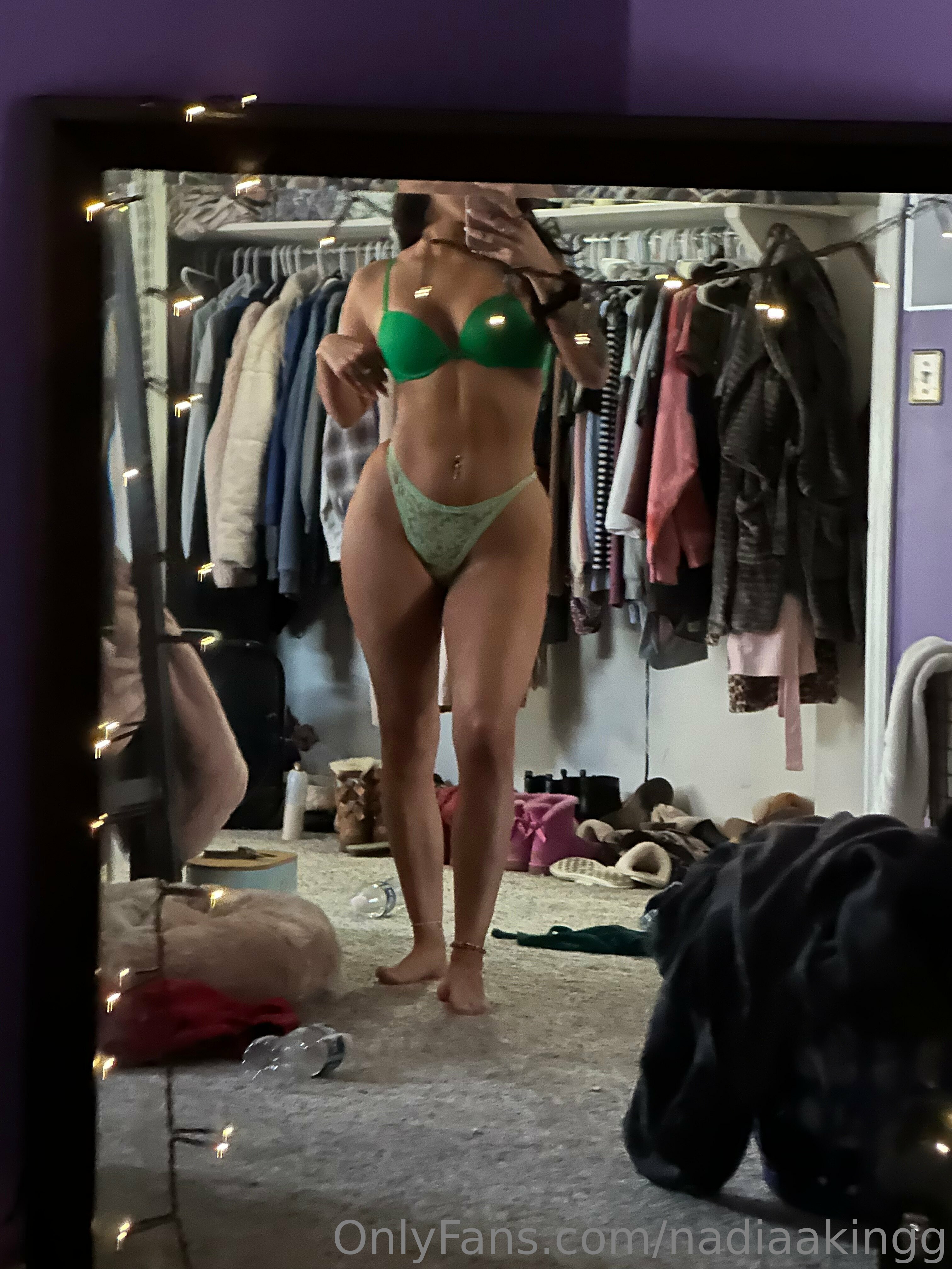 nadiaakingg feet photo 5