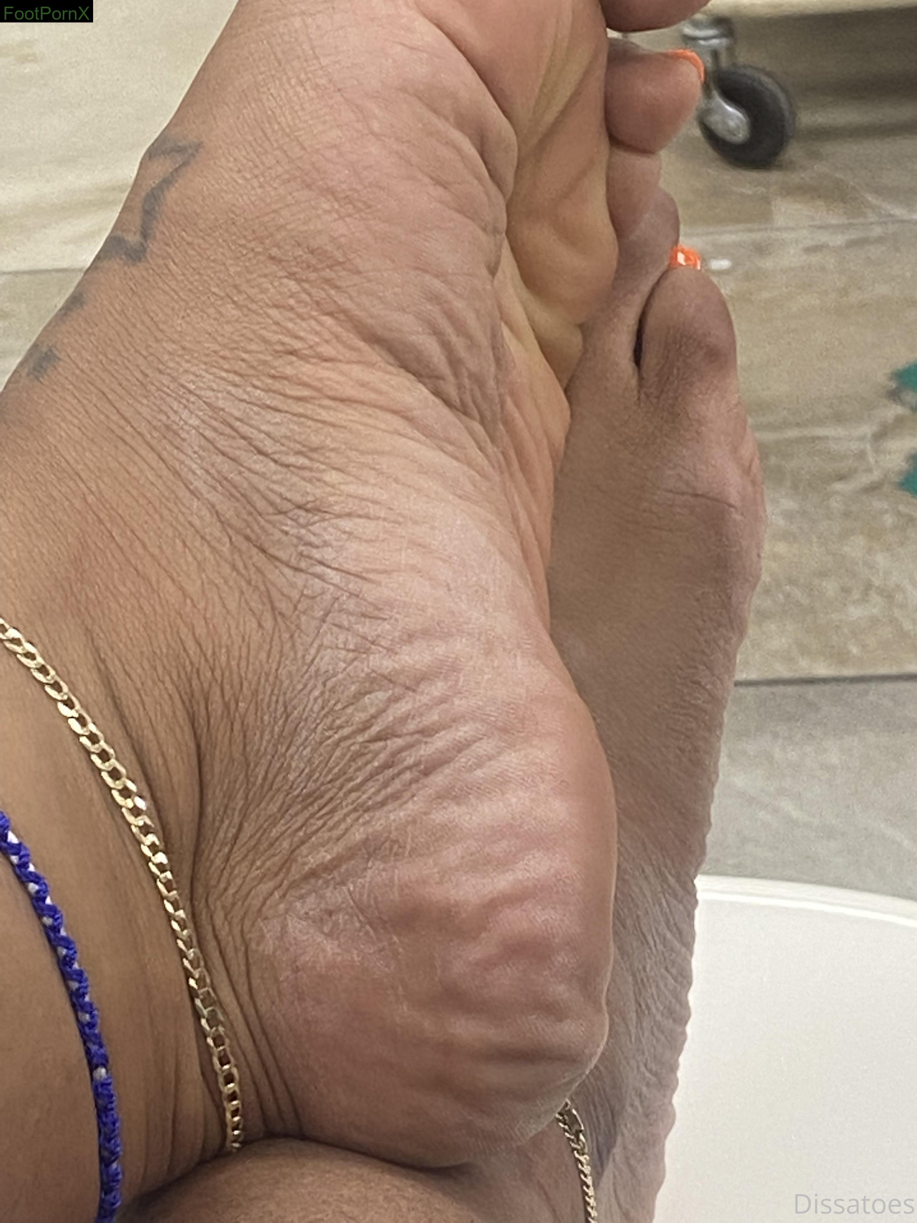 dissatoes feet photo 18
