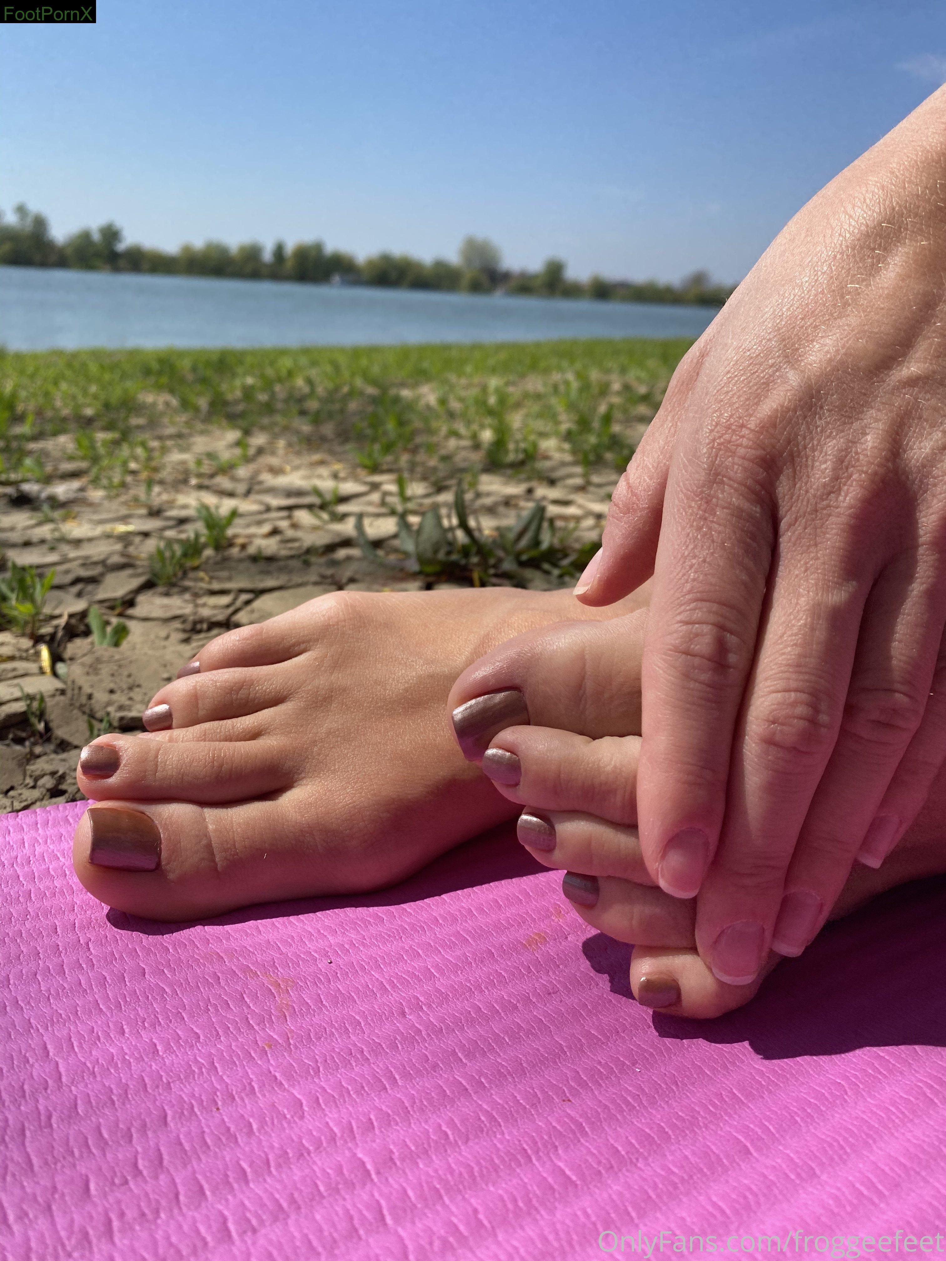froggeefeetvip feet photo 8