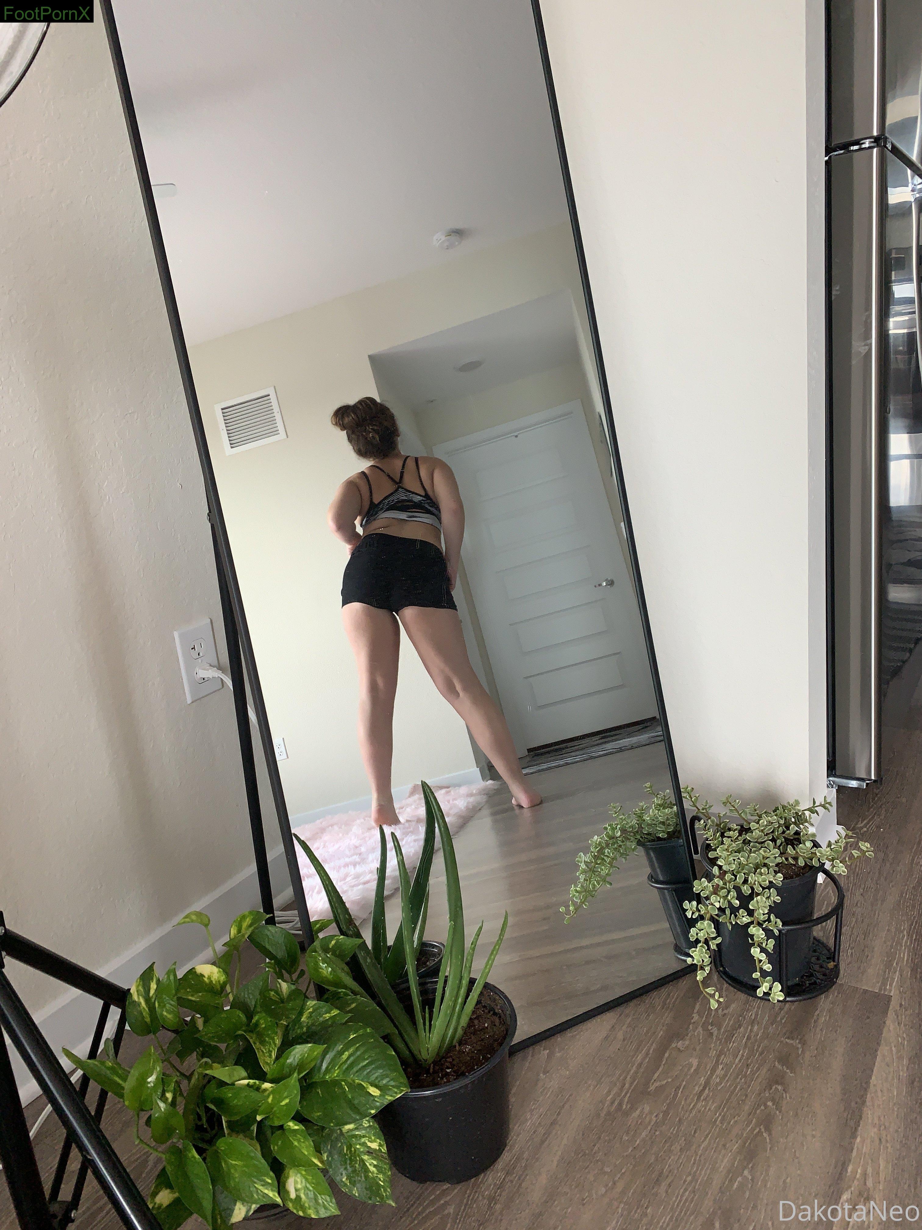 dakotaneo feet photo 22