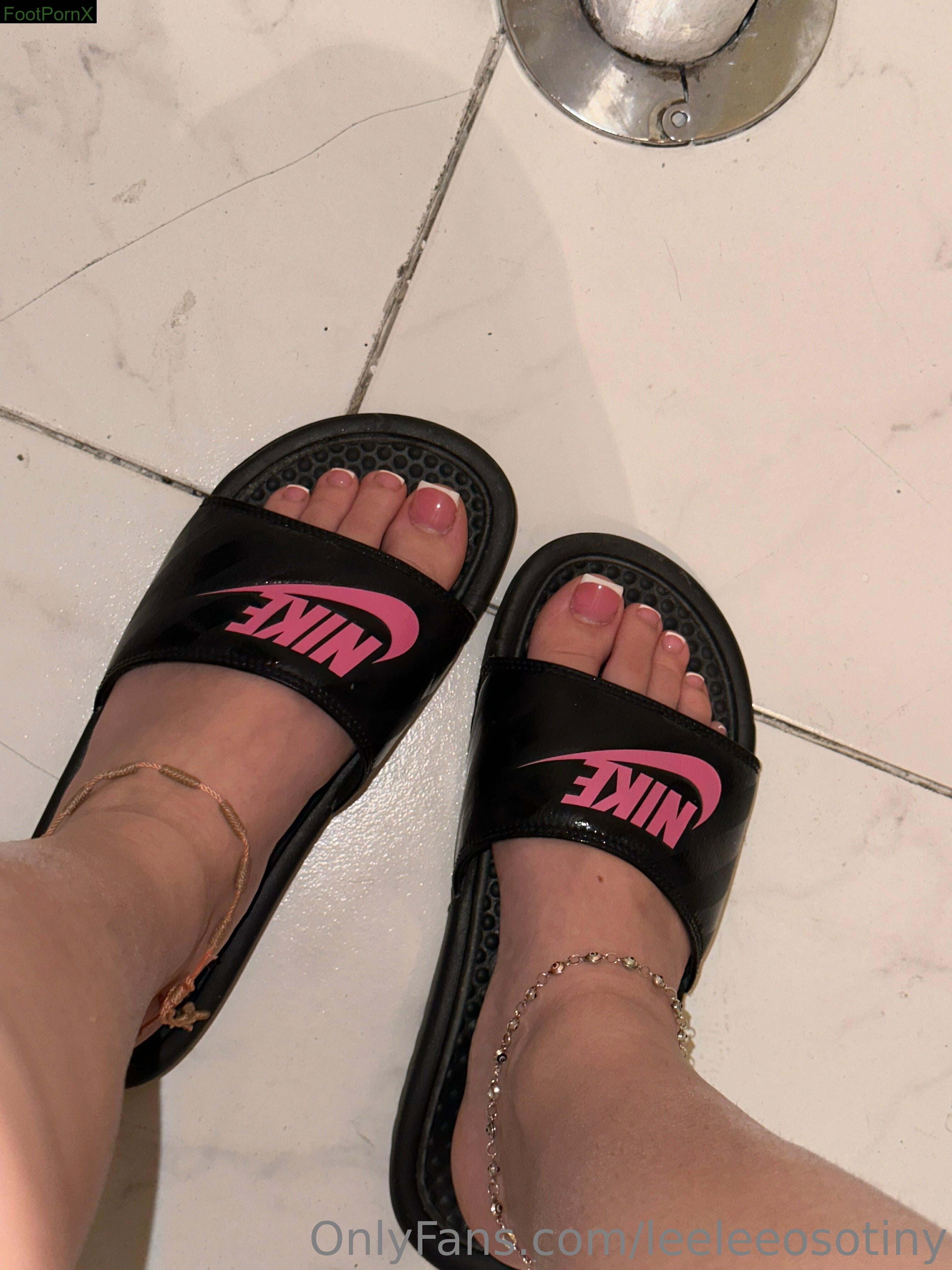 leeleeosotiny feet photo 7