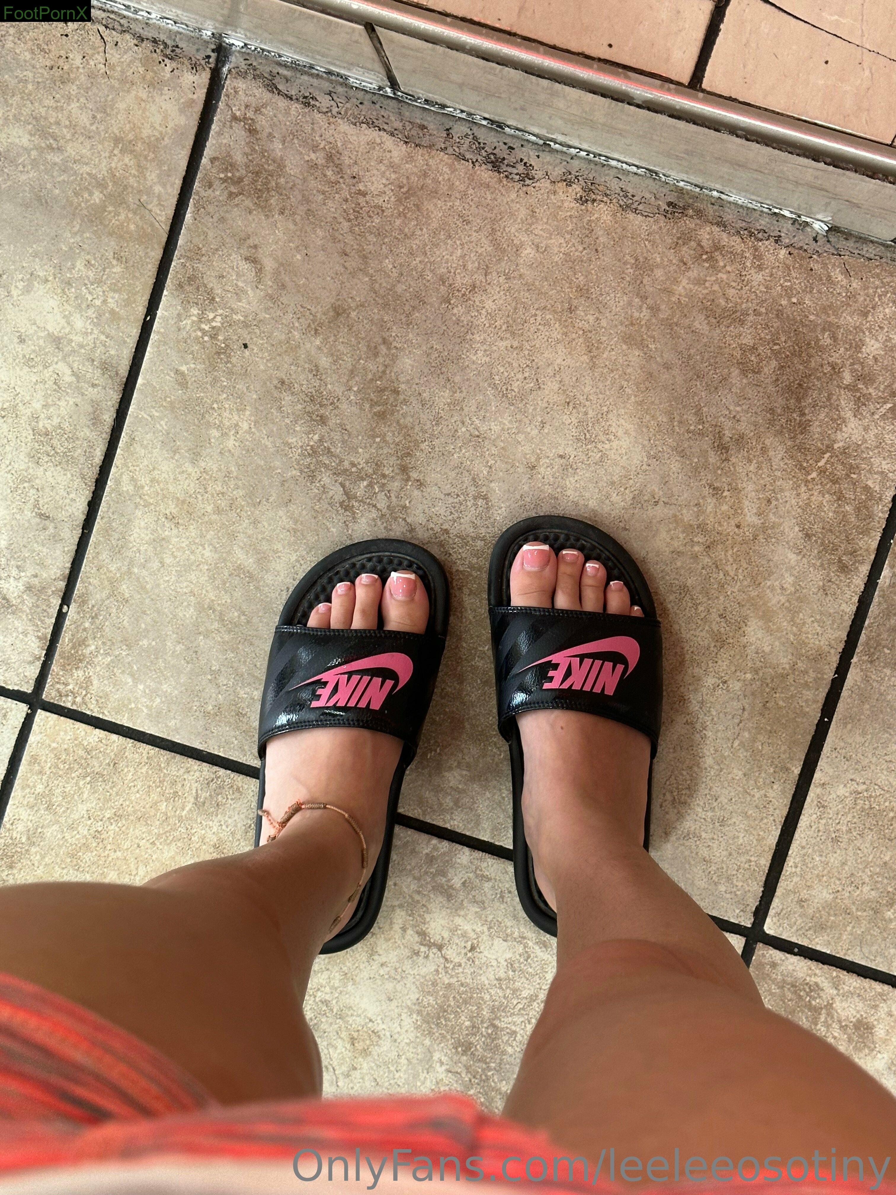 leeleeosotiny feet photo 6