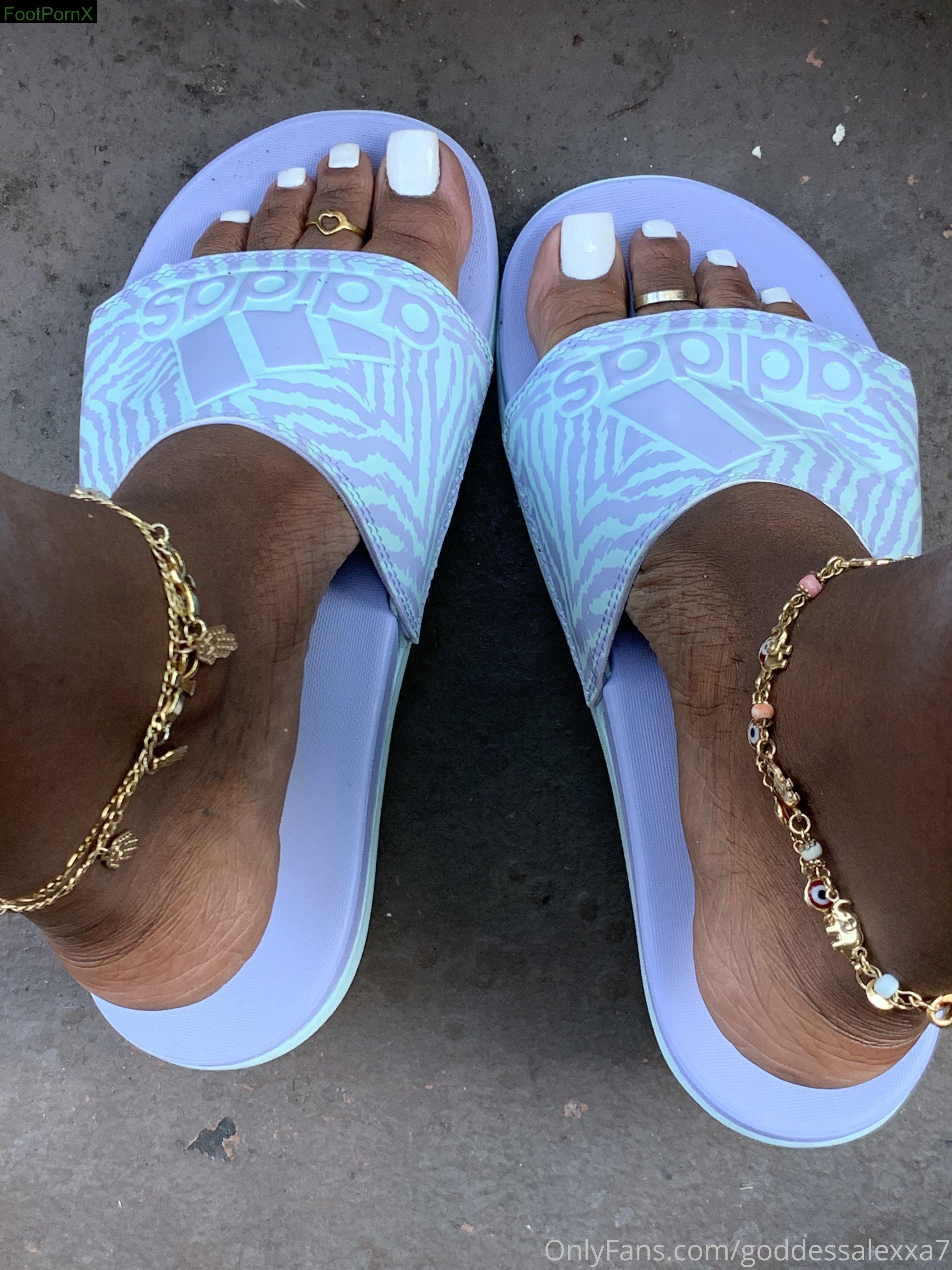 empressalexxa feet photo 15