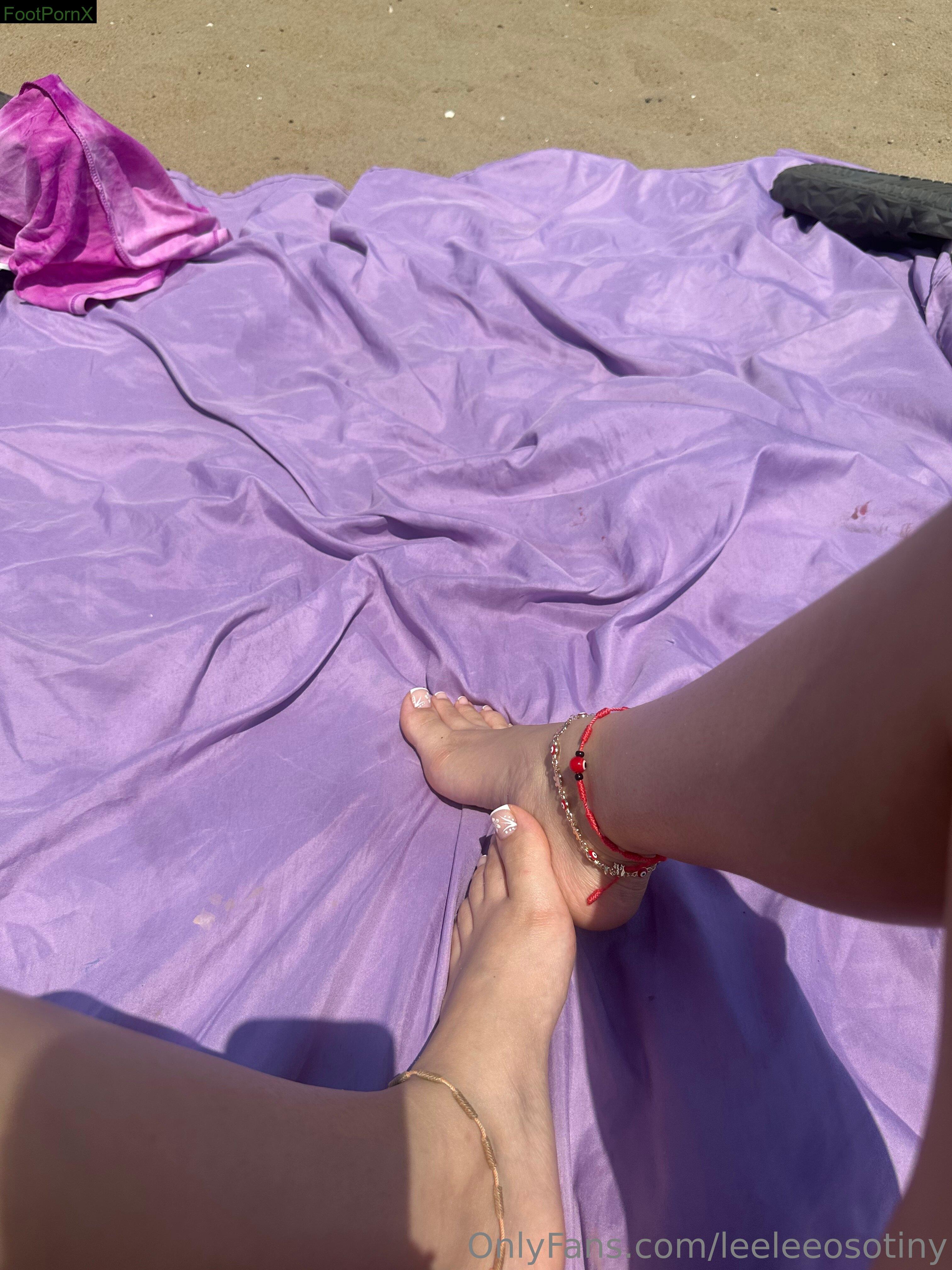 leeleeosotiny feet photo 5