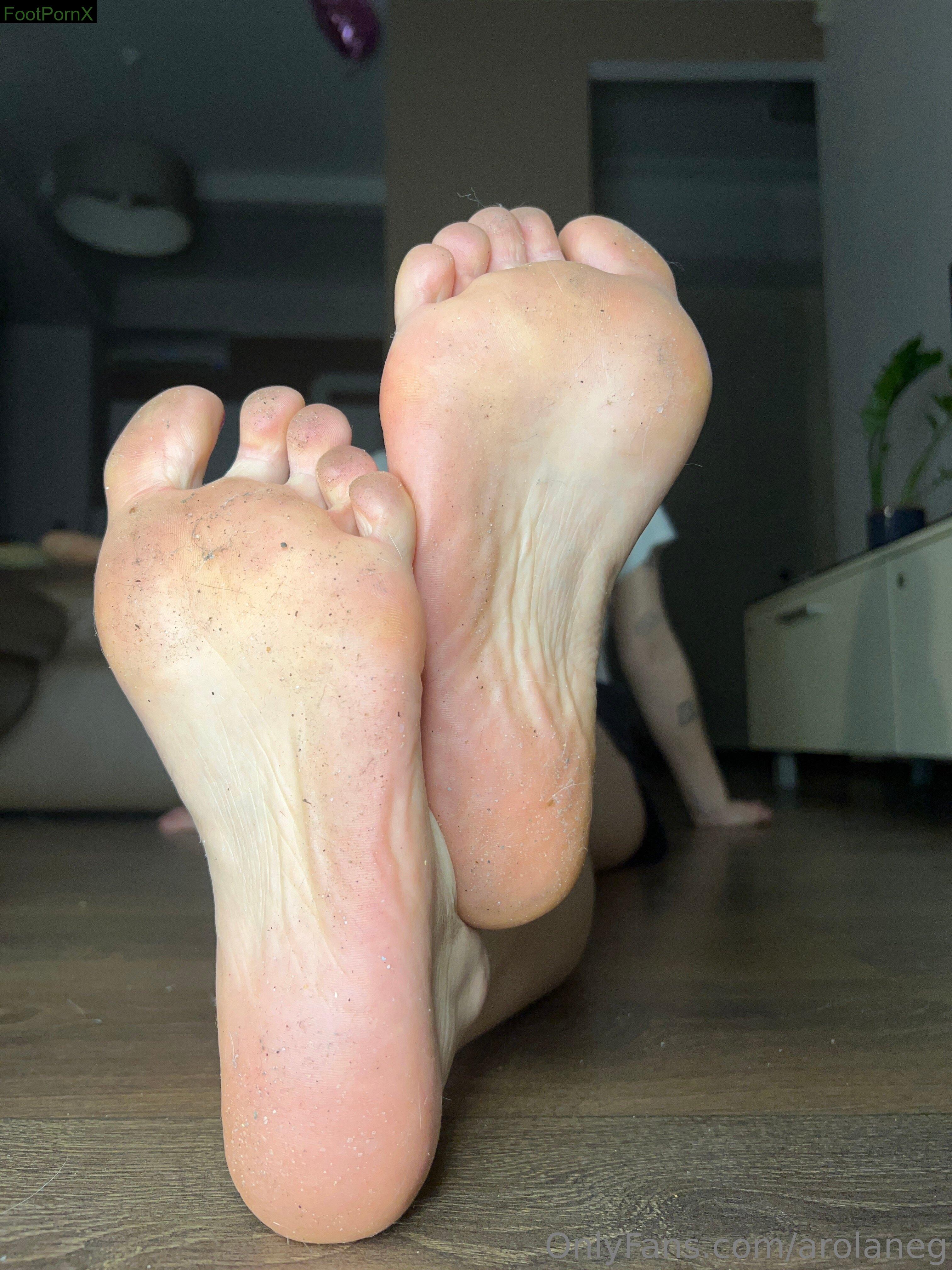 arolaneg feet photo 14