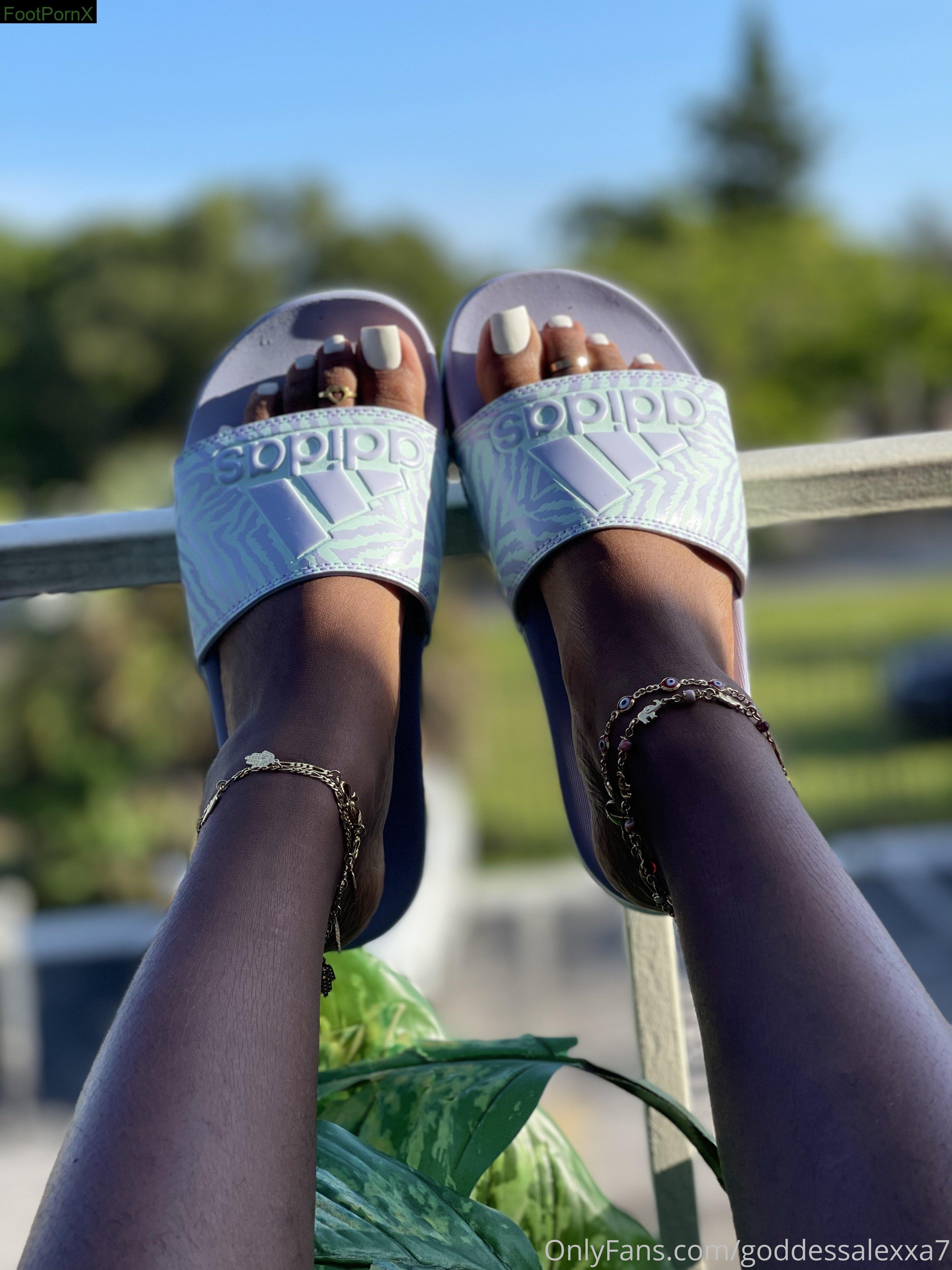 empressalexxa feet photo 5
