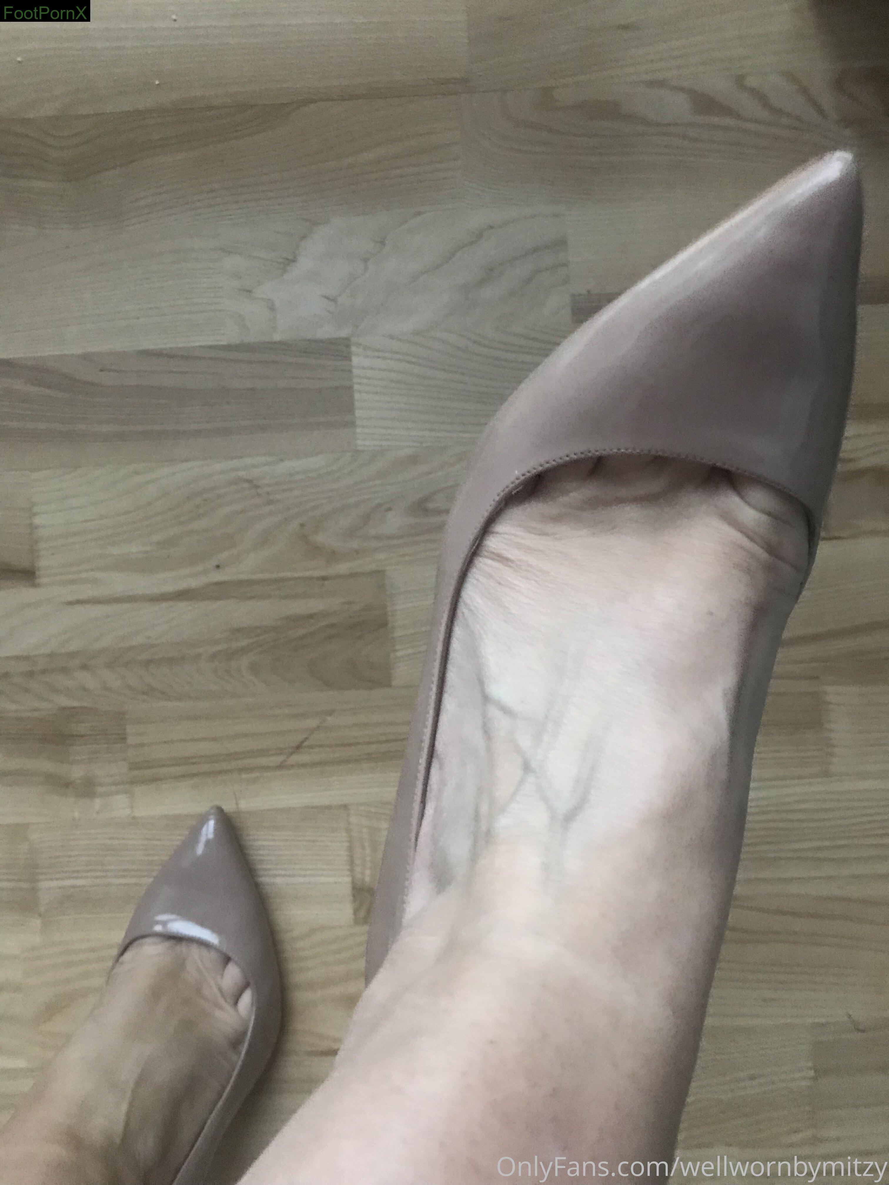 wellwornbymitzy feet photo 14